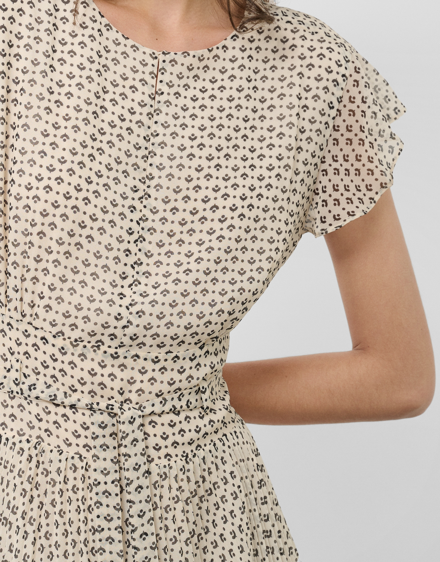Black and white midi dress with pleats and ... | Roberto Verino