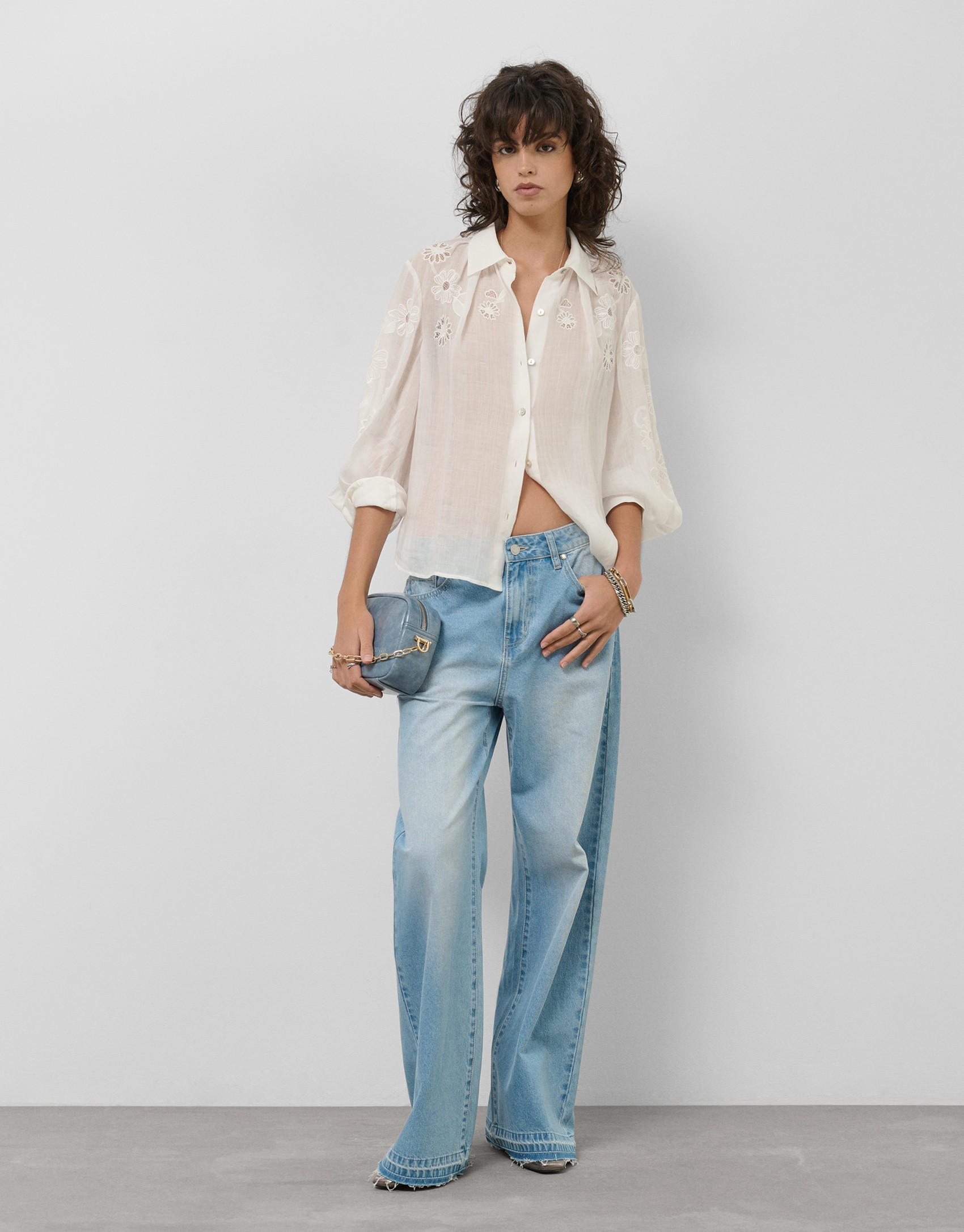 Blusa oversize ramio blanco con bordado - Mujer | Roberto Verino