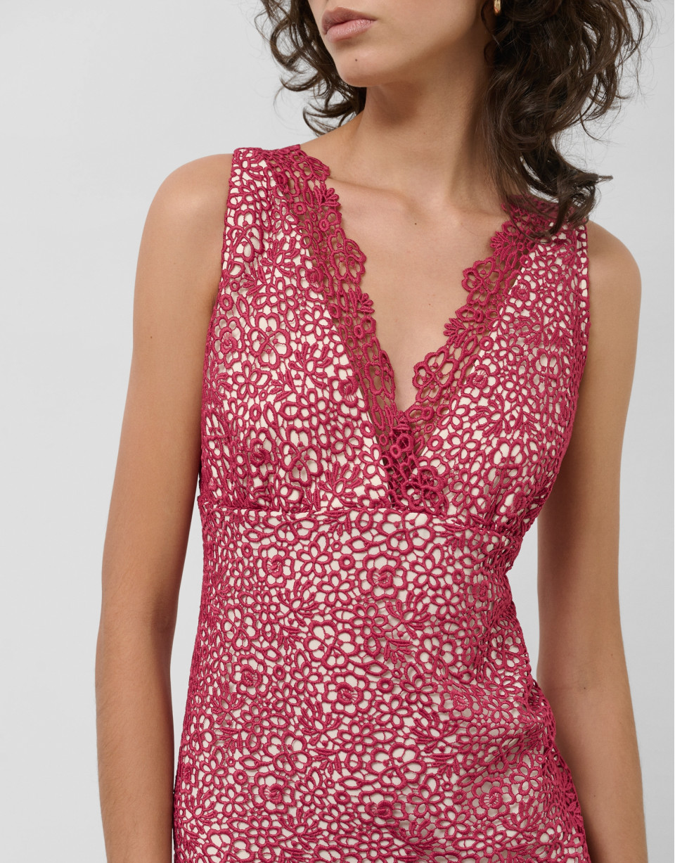 Short raspberry guipure sleeveless dress with... | Roberto Verino
