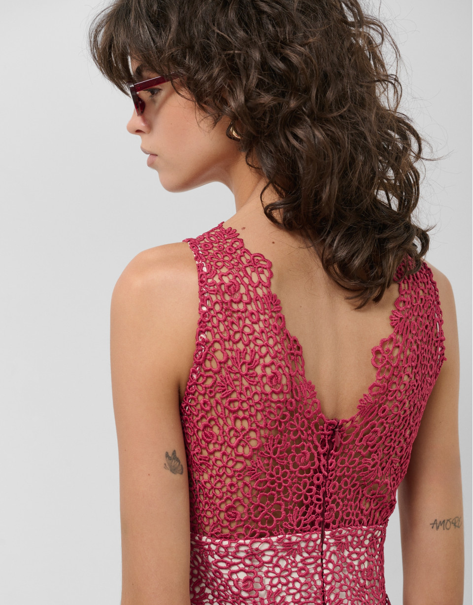Short raspberry guipure sleeveless dress with... | Roberto Verino