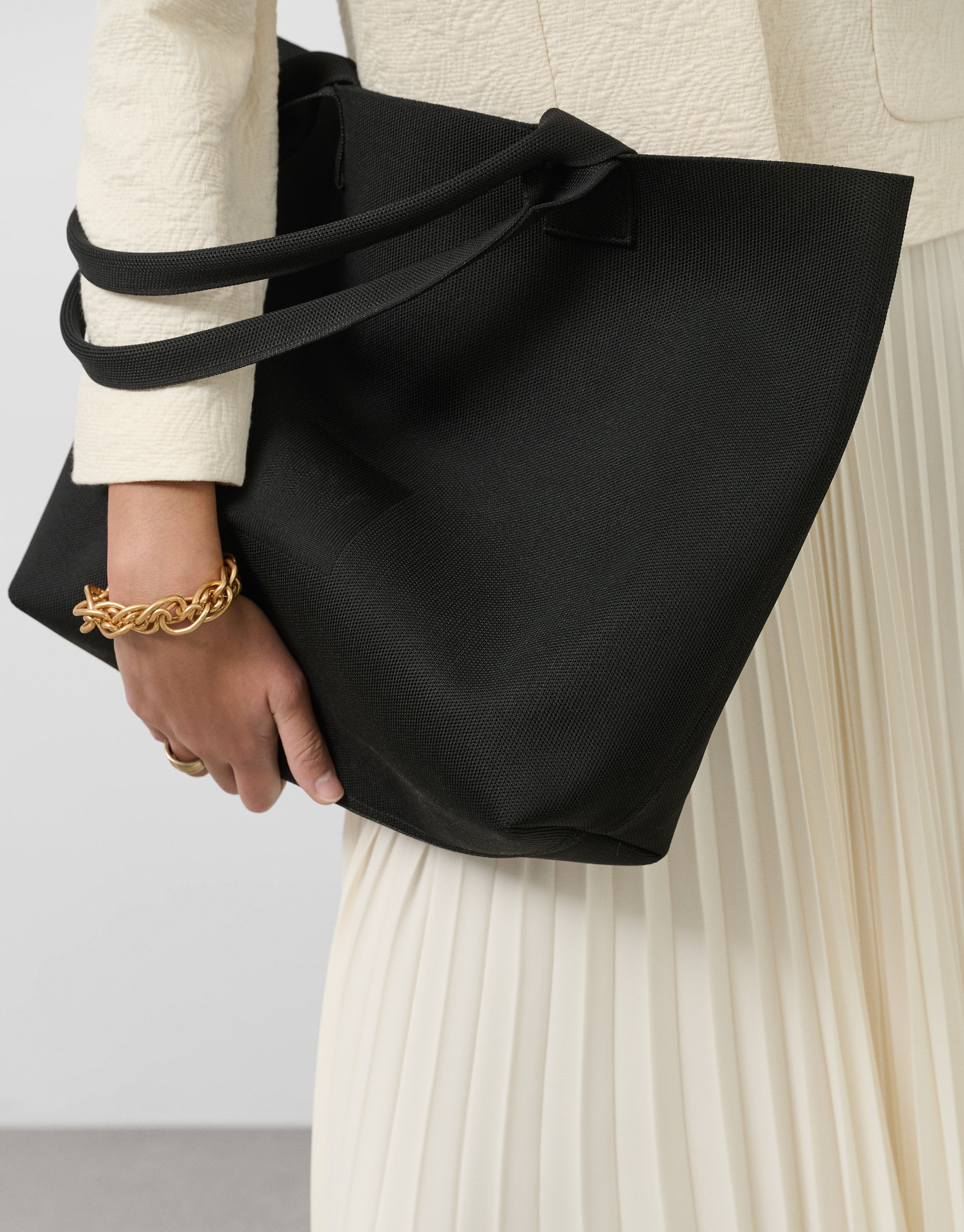 Black knit maxi Kendall shopping bag - Woman | Roberto Verino
