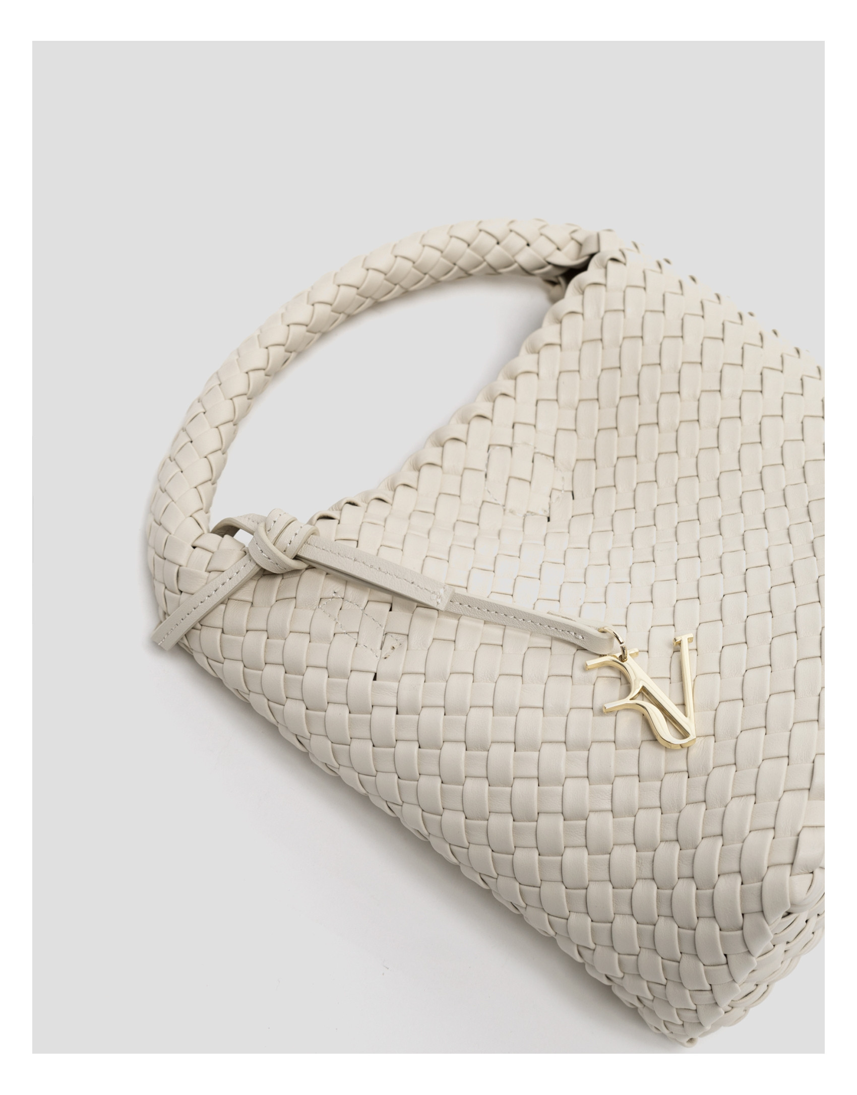 Beige Midi Paula Hobo handbag with braided ... | Roberto Verino