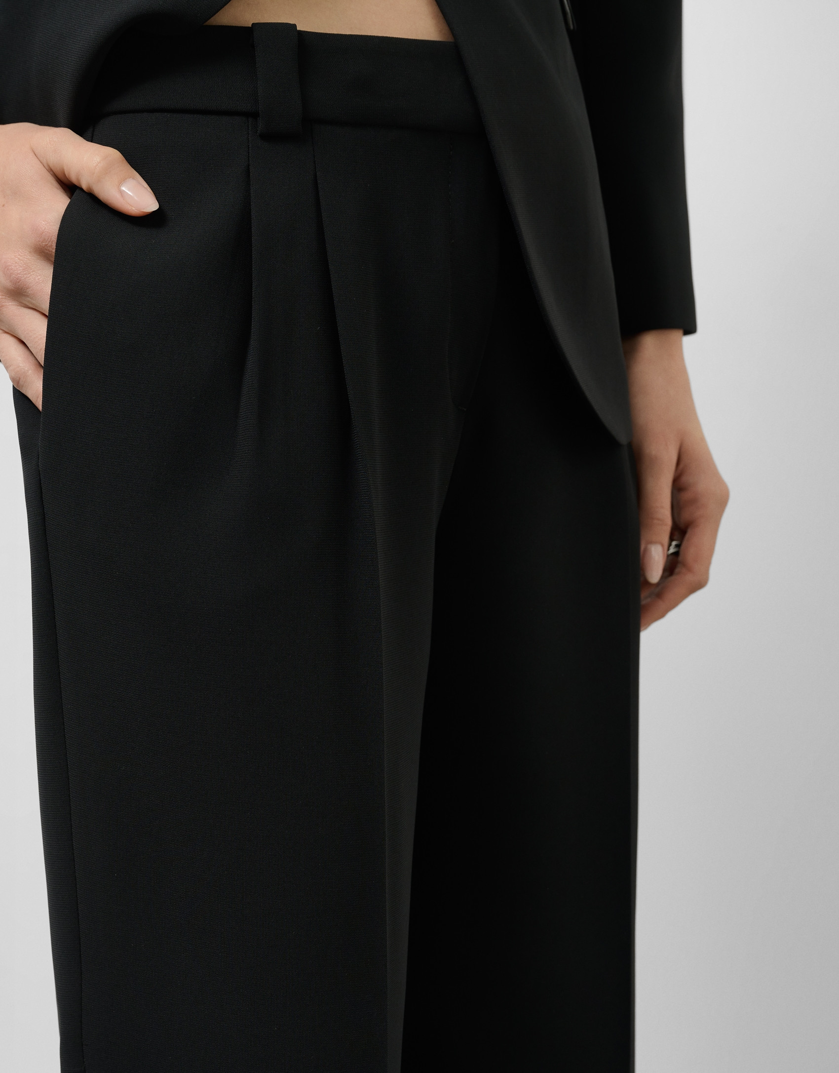 Black straight crepe pants with darts - Woman | Roberto Verino