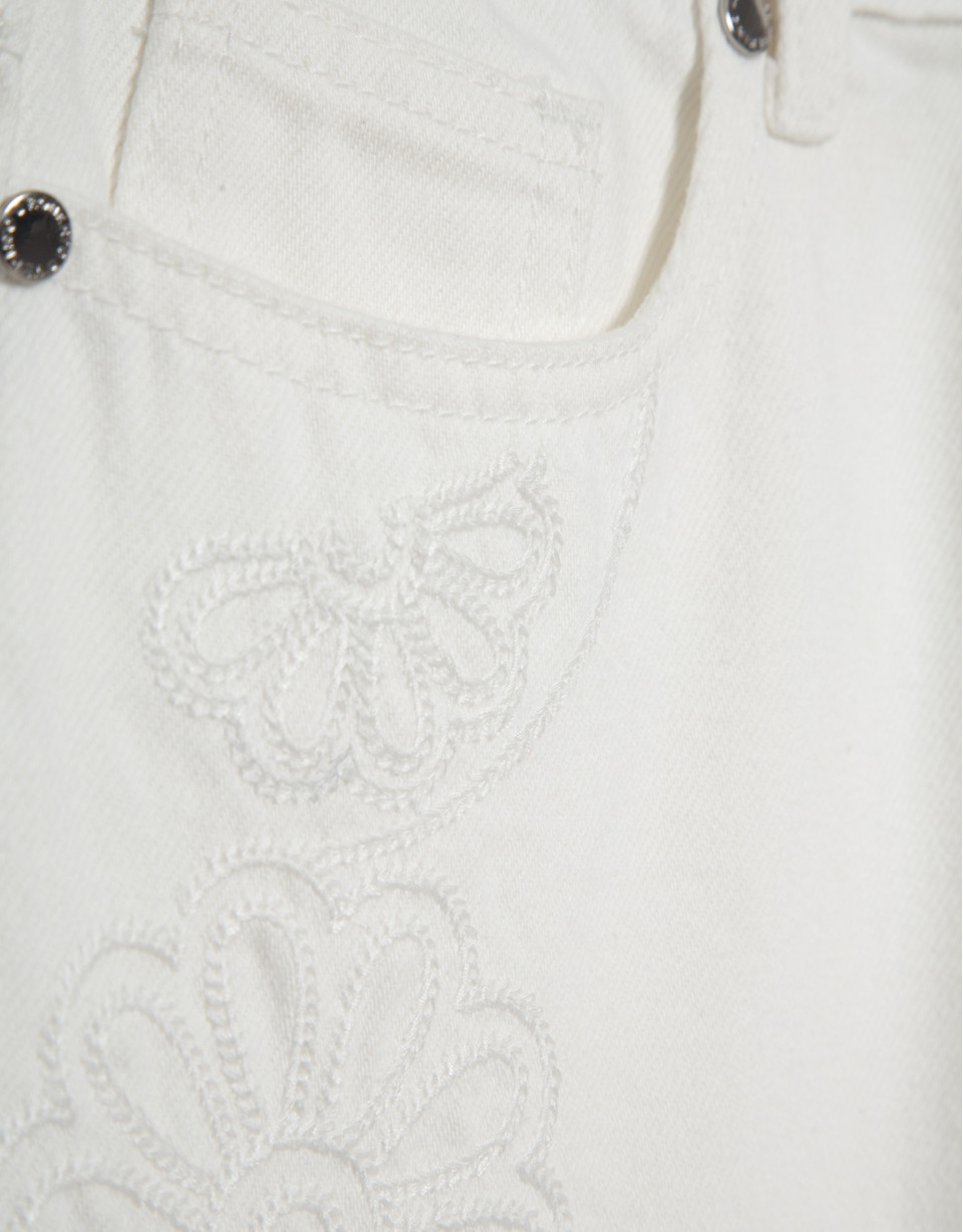 Pantalón vaquero ancho beige con bordados ... | Roberto Verino