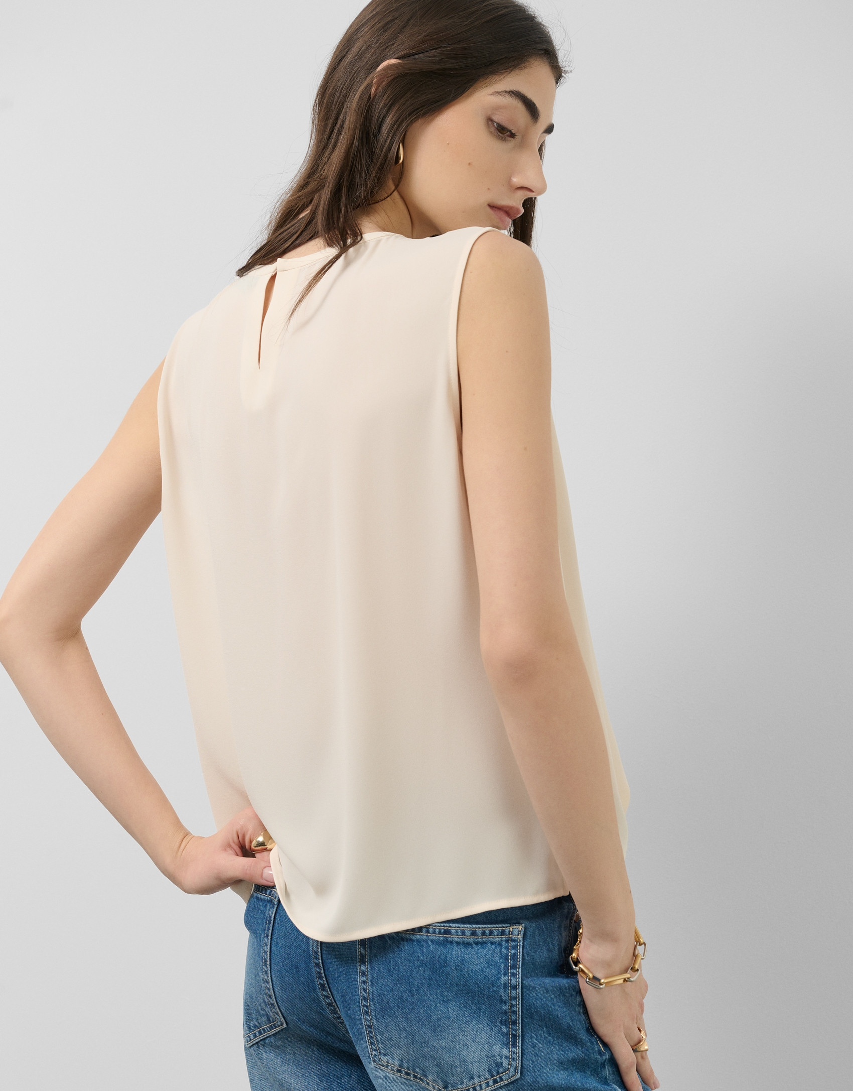 Beige fluid knit top with floral embroidery | Roberto Verino