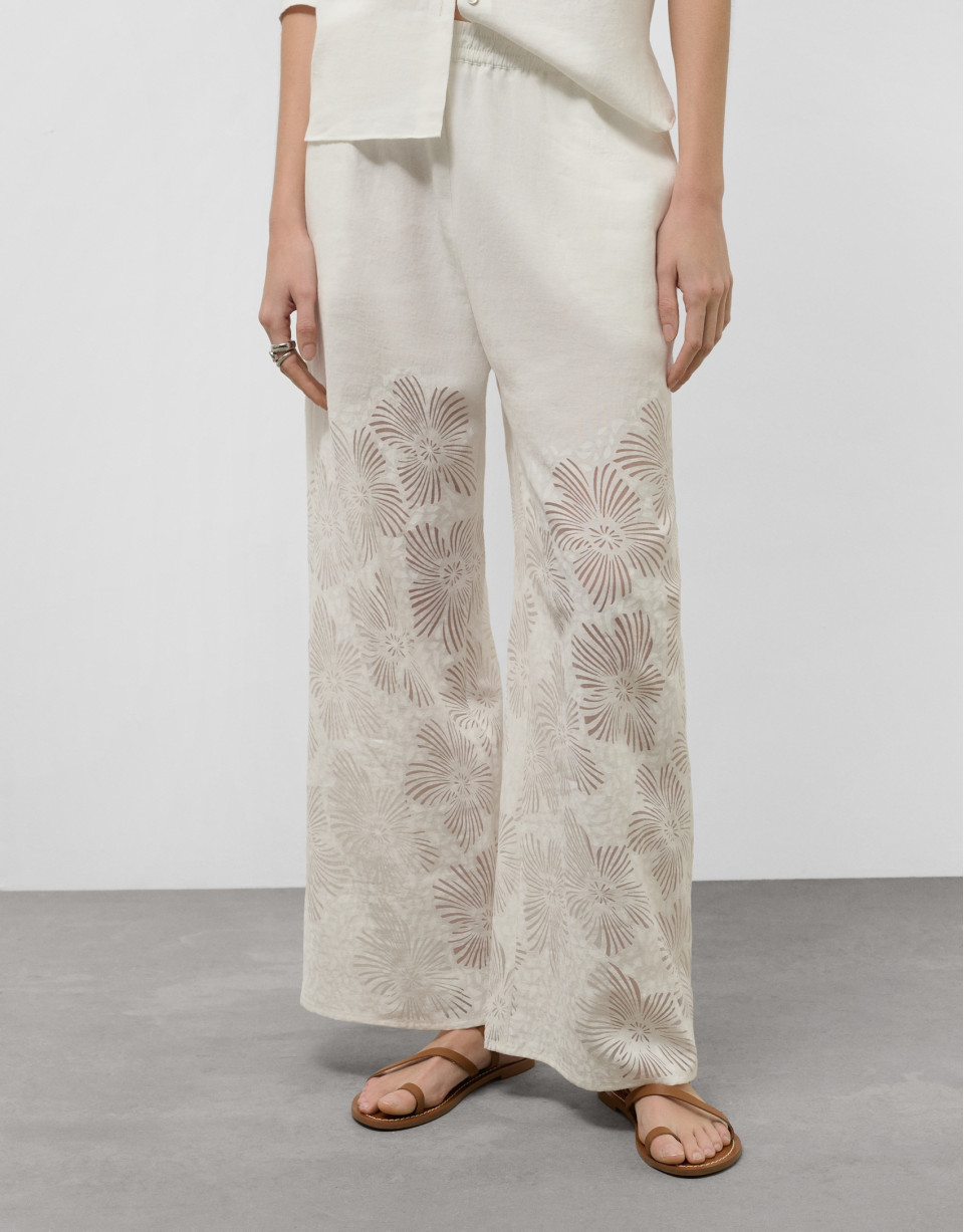 Palazzo pants with floral design in white devoré | Roberto Verino