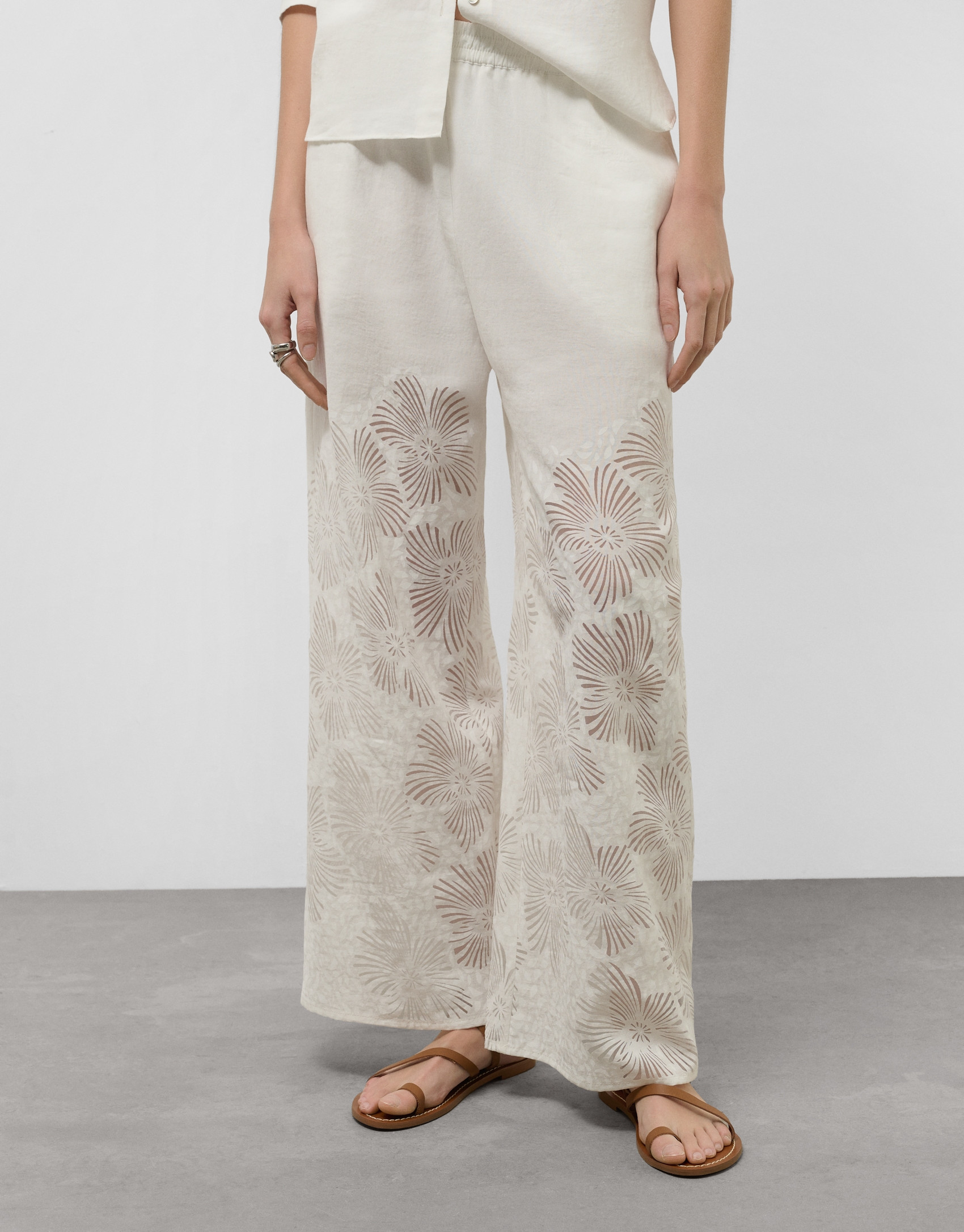 Pantalón palazzo con diseño floral en ... | Roberto Verino