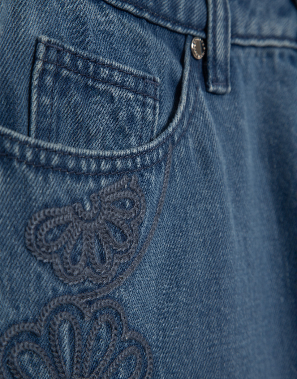 Pantalón vaquero ancho azul con bordados ... | Roberto Verino
