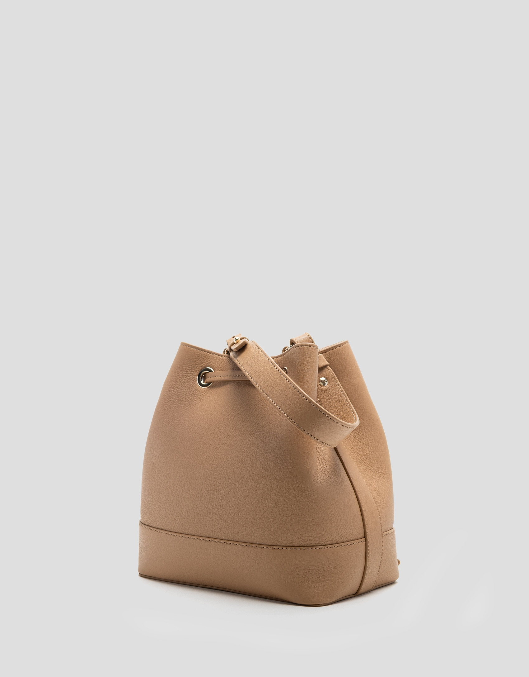 Valentina Bucket handbag in camel leather | Roberto Verino