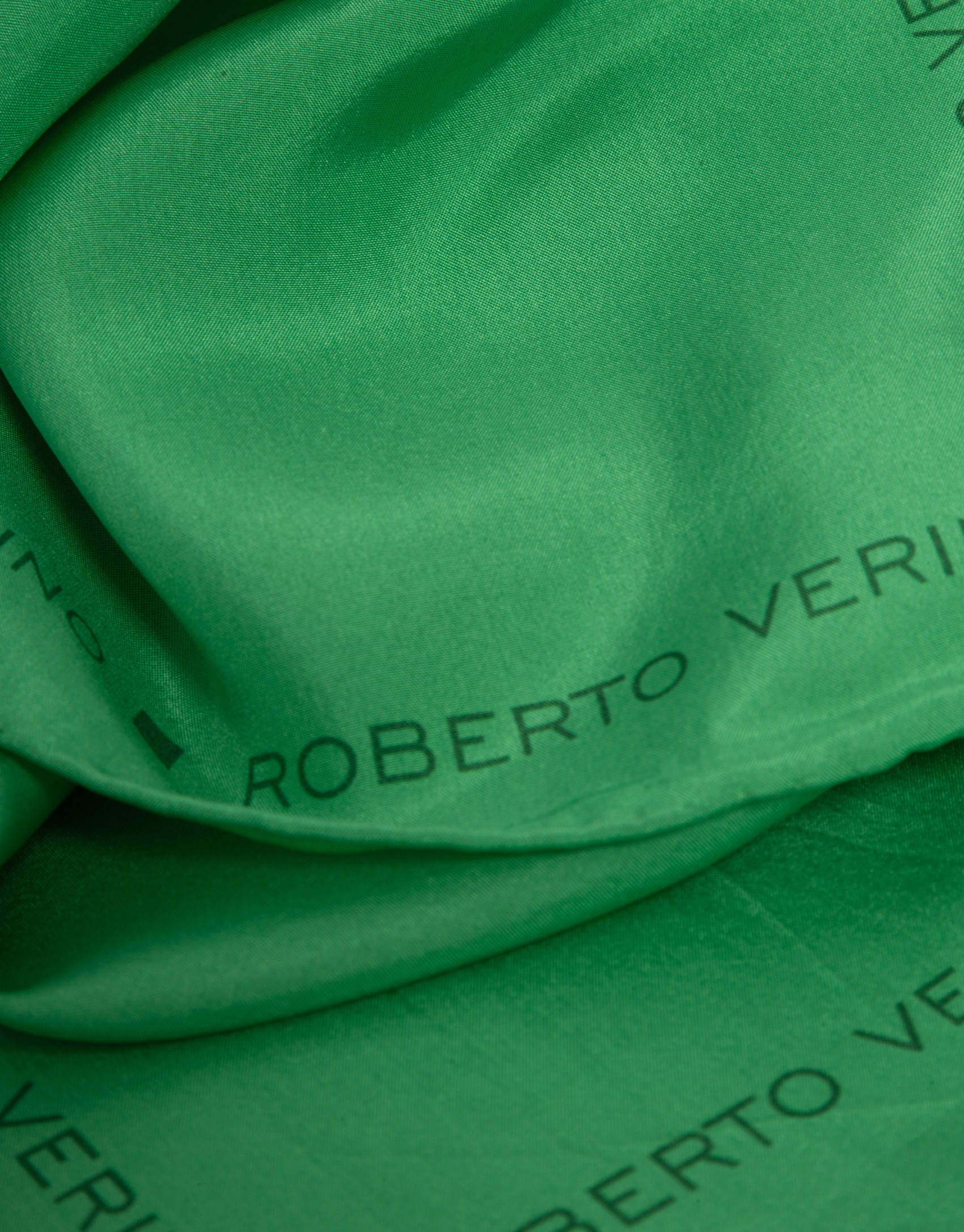 Green silk scarf with Roberto Verino frame