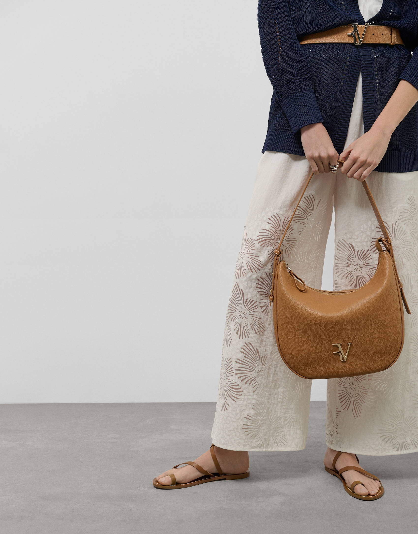 Camel granulated leather Cuca Hobo shoulder bag | Roberto Verino