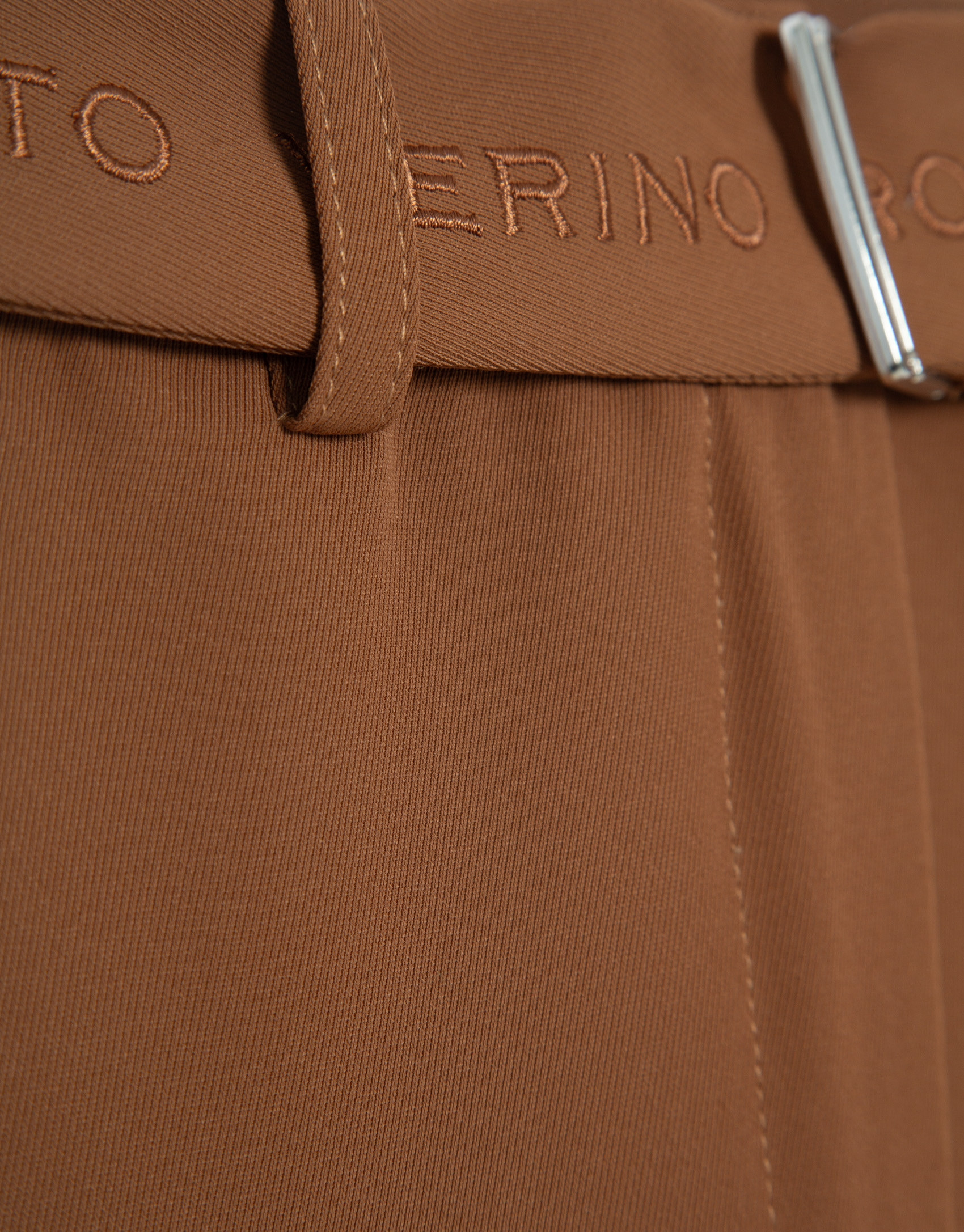 Pantalón ancho fluido twill marrón con cinturón | Roberto Verino