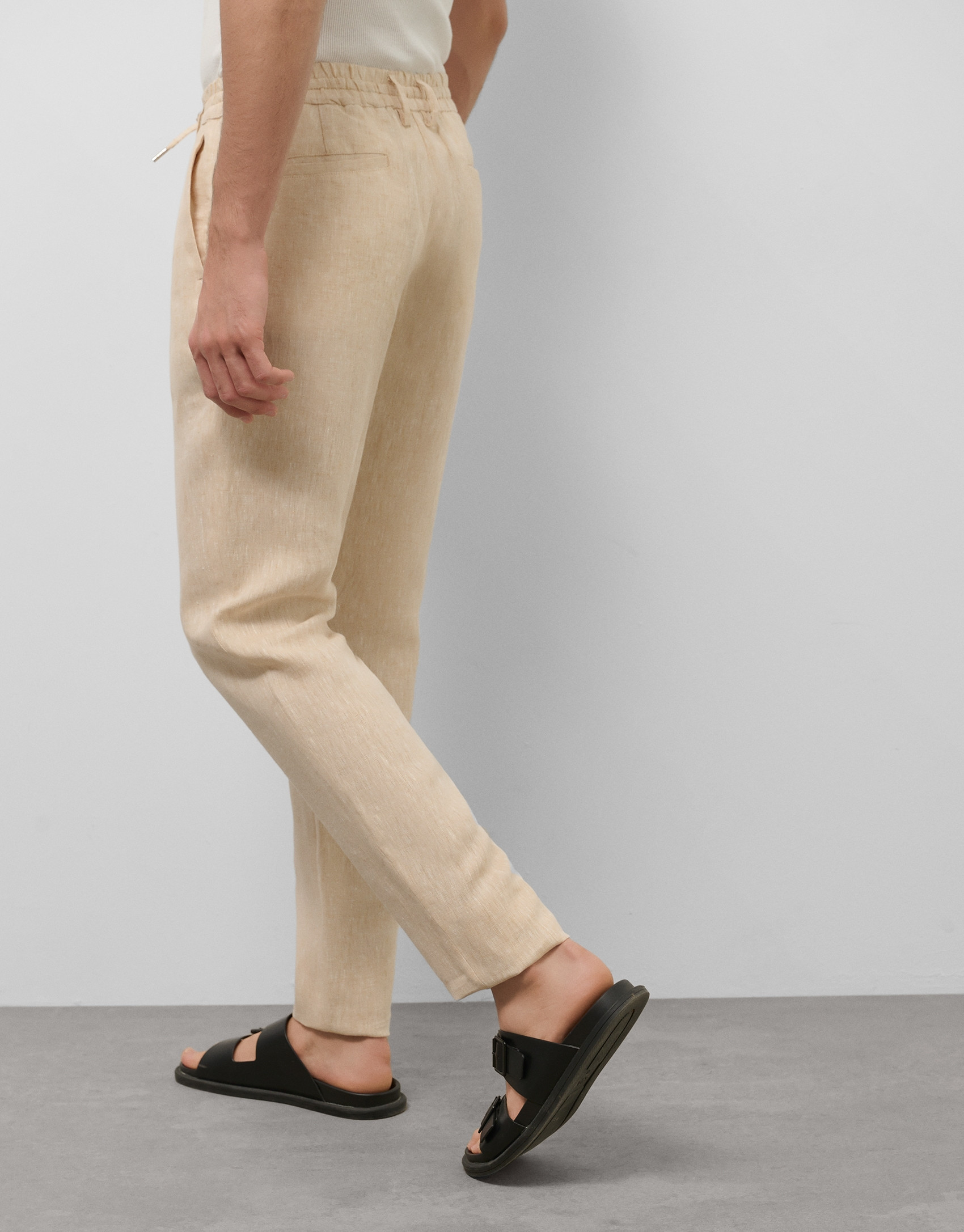 Pantalón pinzas lino color beige - Hombre | Roberto Verino