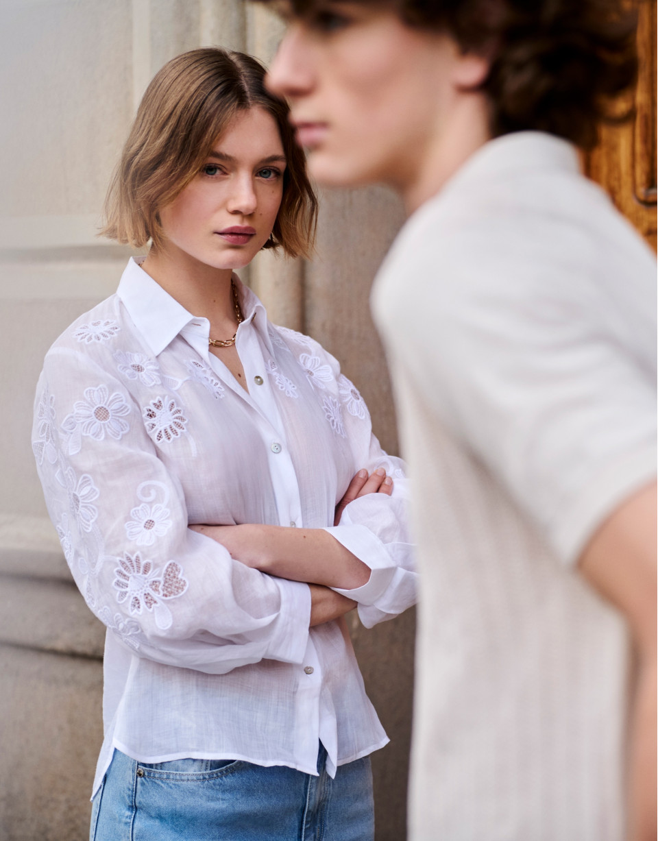 Blusa oversize ramio blanco con bordado - Mujer | Roberto Verino