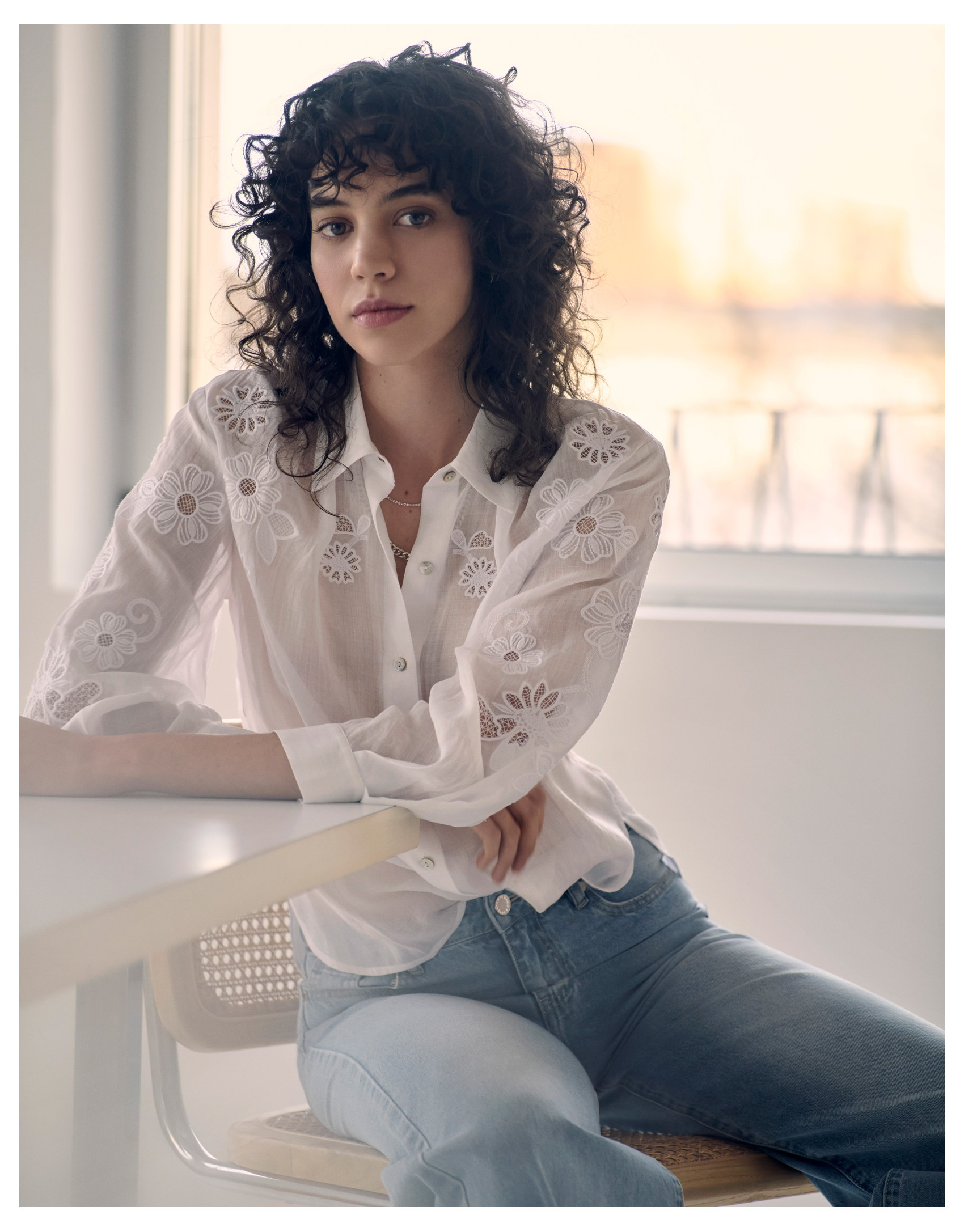 Blusa oversize ramio blanco con bordado - Mujer | Roberto Verino