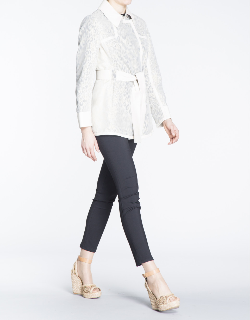 Trench en tejido combinado print animal.