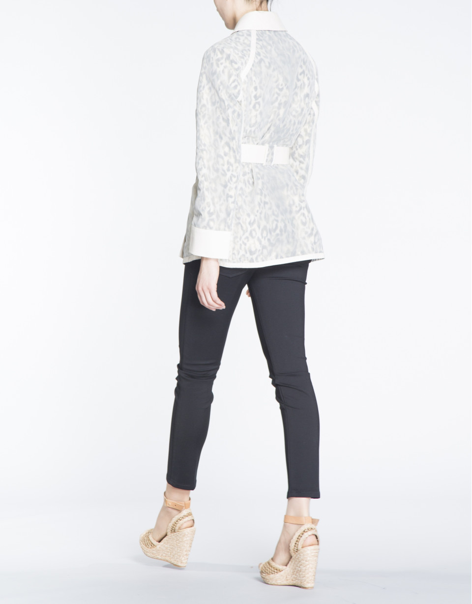 Trench en tejido combinado print animal.