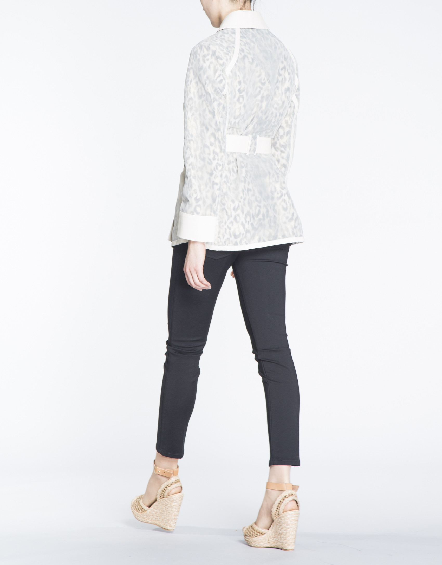 Trench en tejido combinado print animal.
