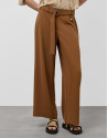 Pantalón ancho fluido twill marrón con cinturón | Roberto Verino