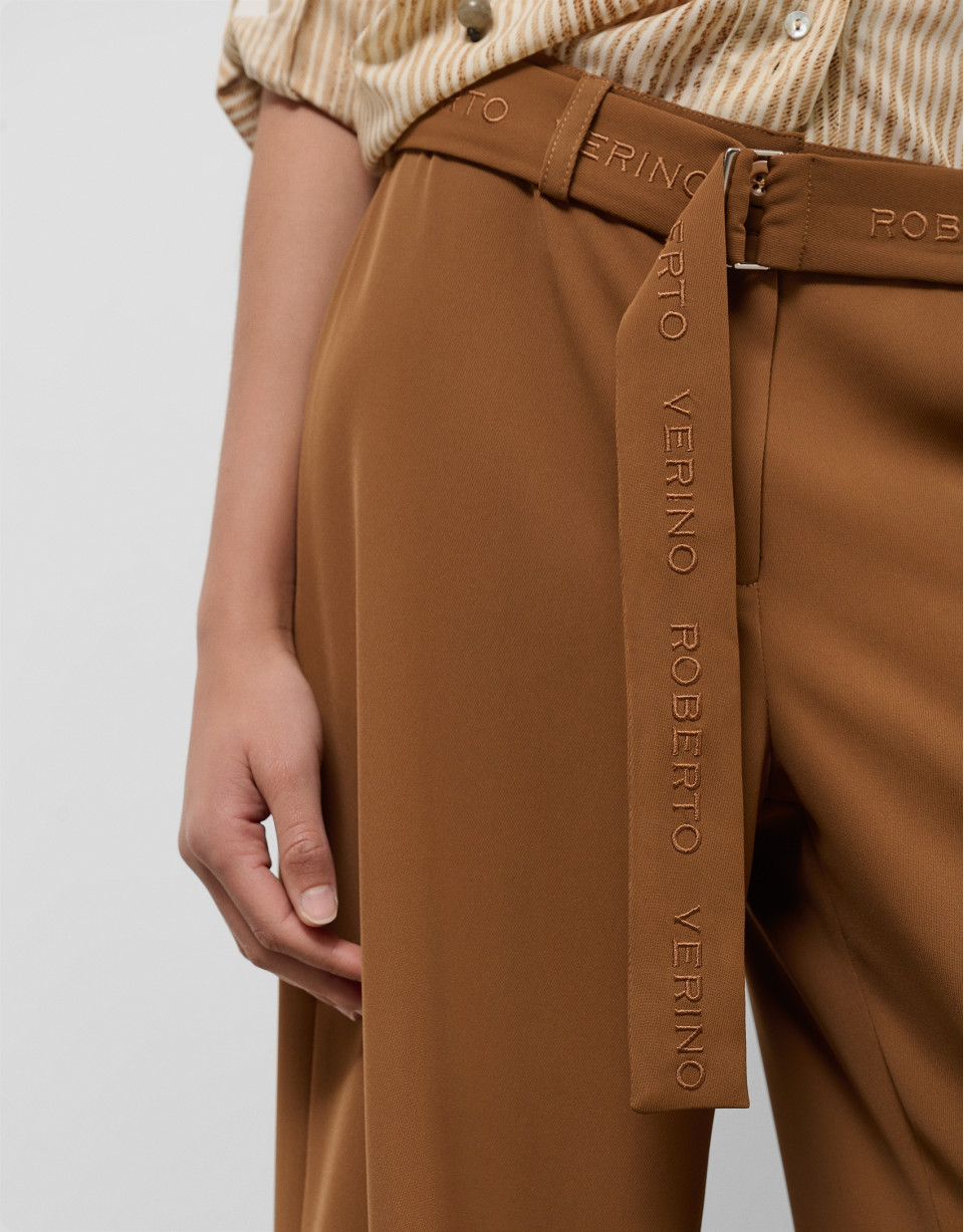 Pantalón ancho fluido twill marrón con cinturón | Roberto Verino