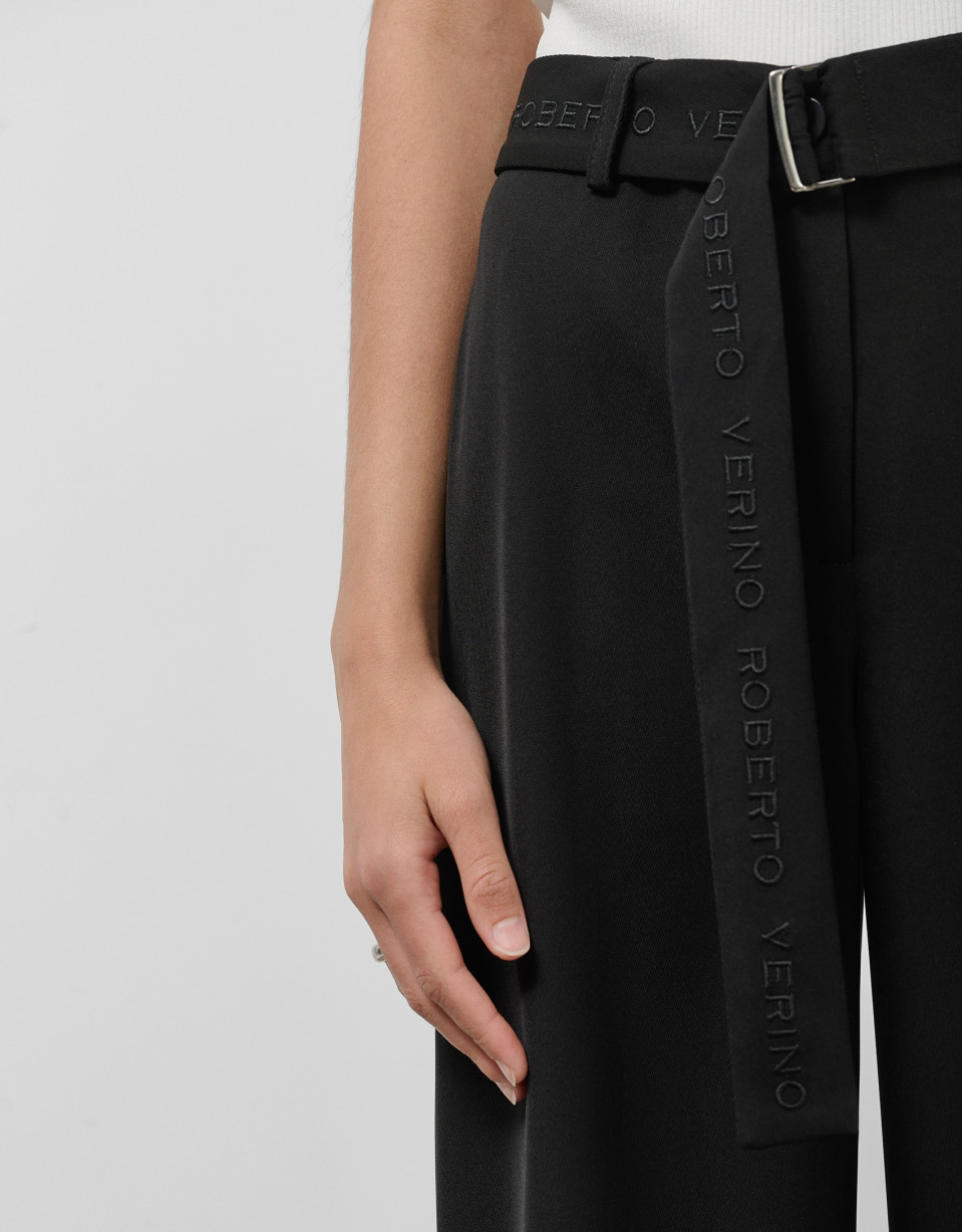 Pantalón ancho fluido twill negro con cinturón | Roberto Verino