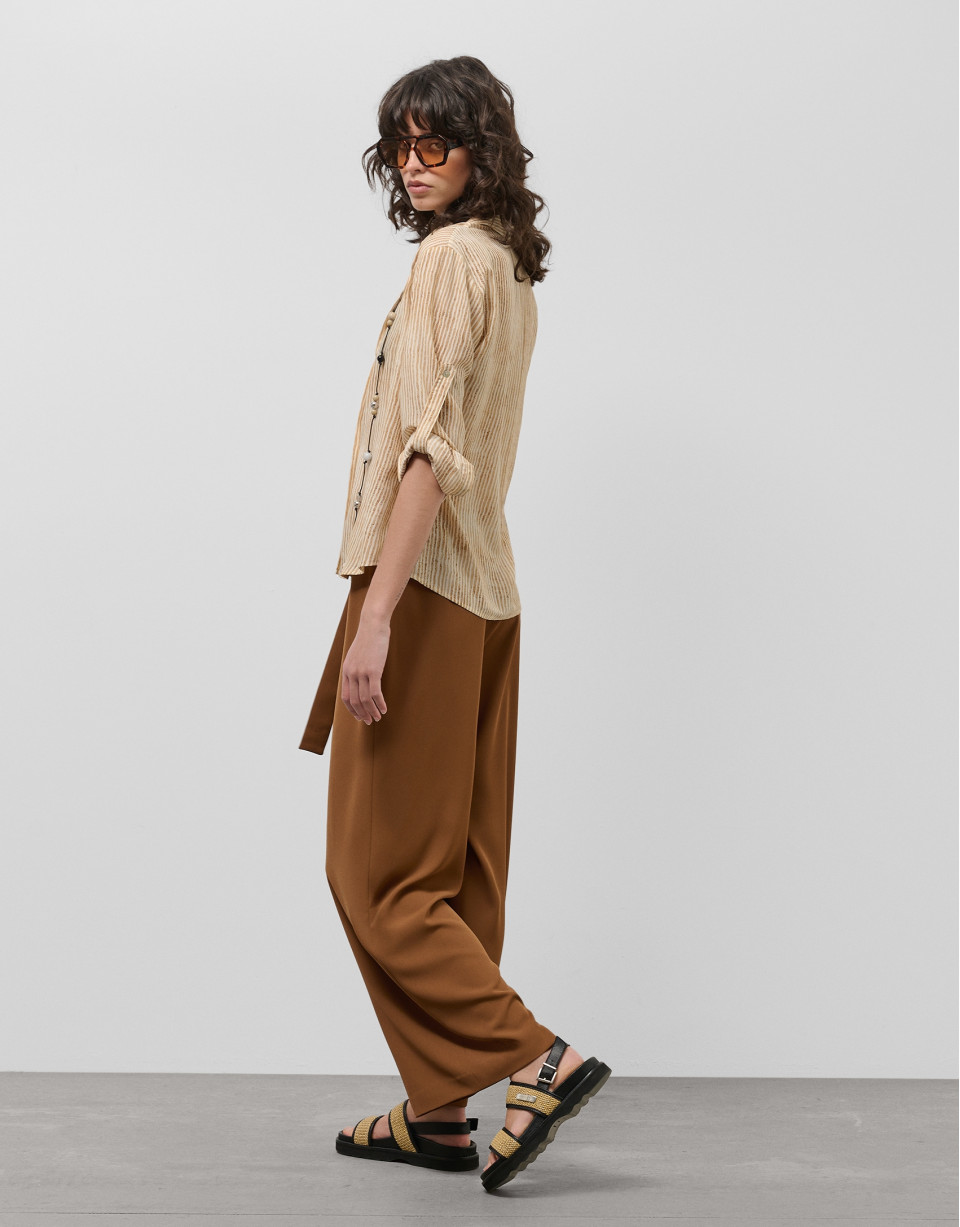 Pantalón ancho fluido twill marrón con cinturón | Roberto Verino