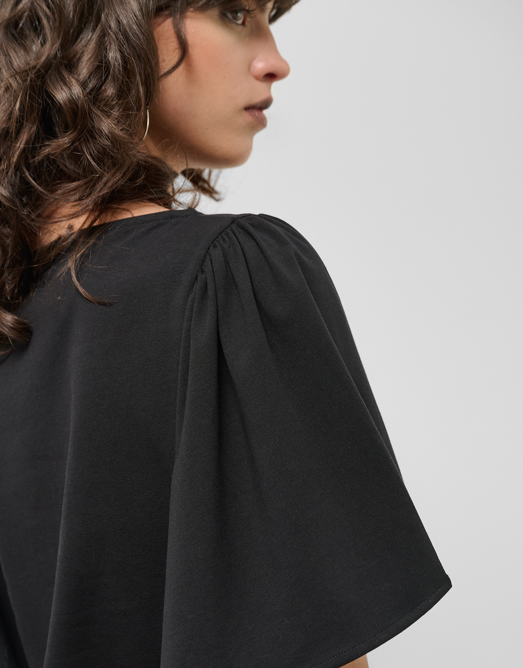 Camiseta manga capa en algodón negro - Mujer | Roberto Verino