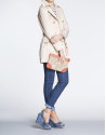 Trench largo beige cuello solapa. 