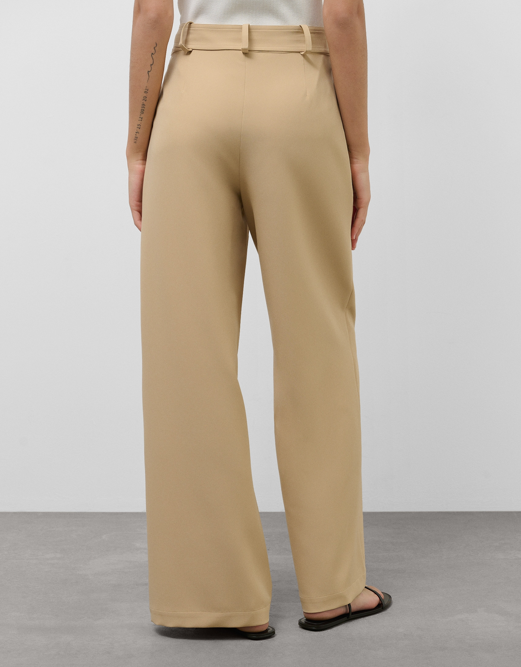 Pantalón ancho fluido twill marrón con cinturón | Roberto Verino