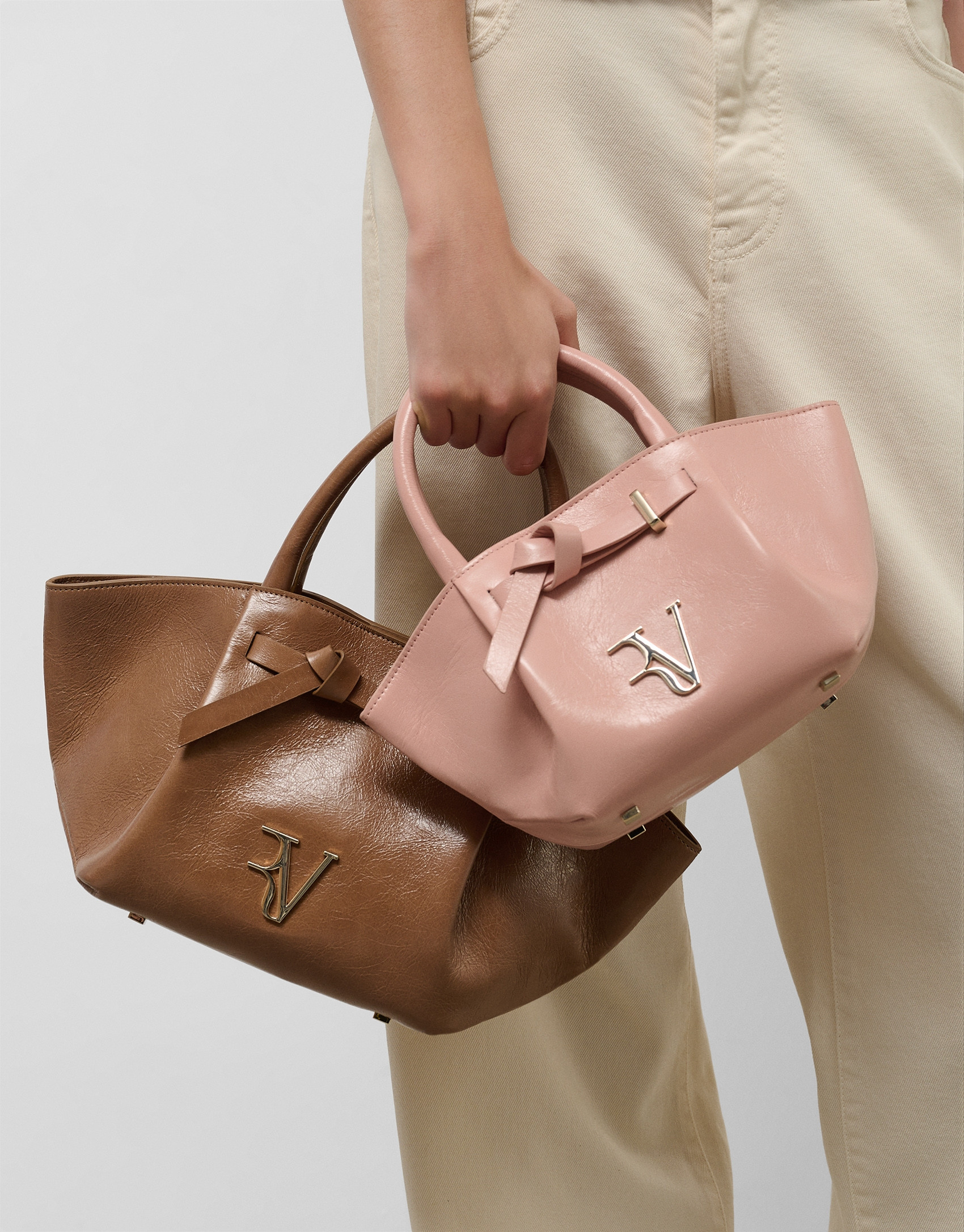Pink mini Ares leather handbag - Woman - SS2025 | Roberto Verino
