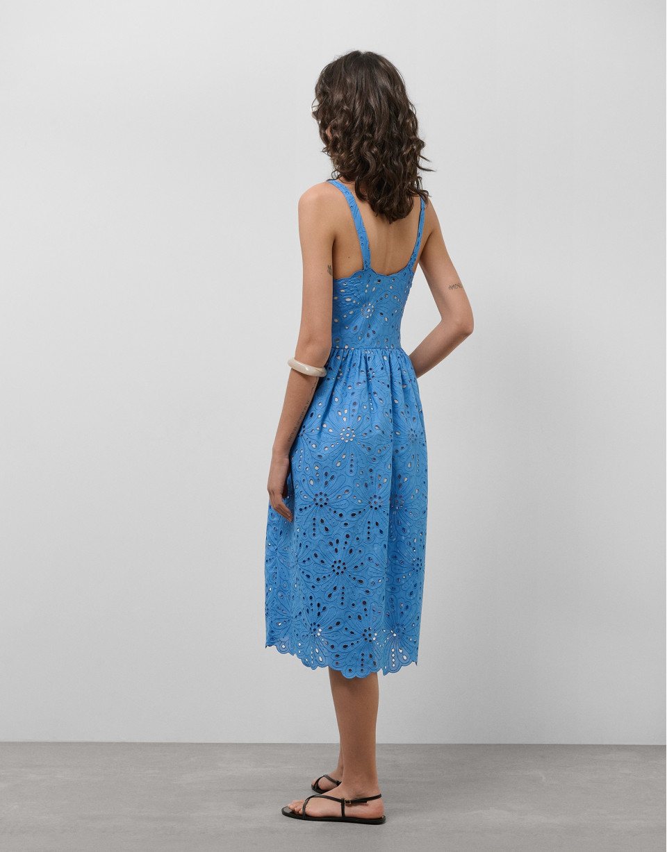 Vestido midi tirantes bordado suizo azul | Roberto Verino