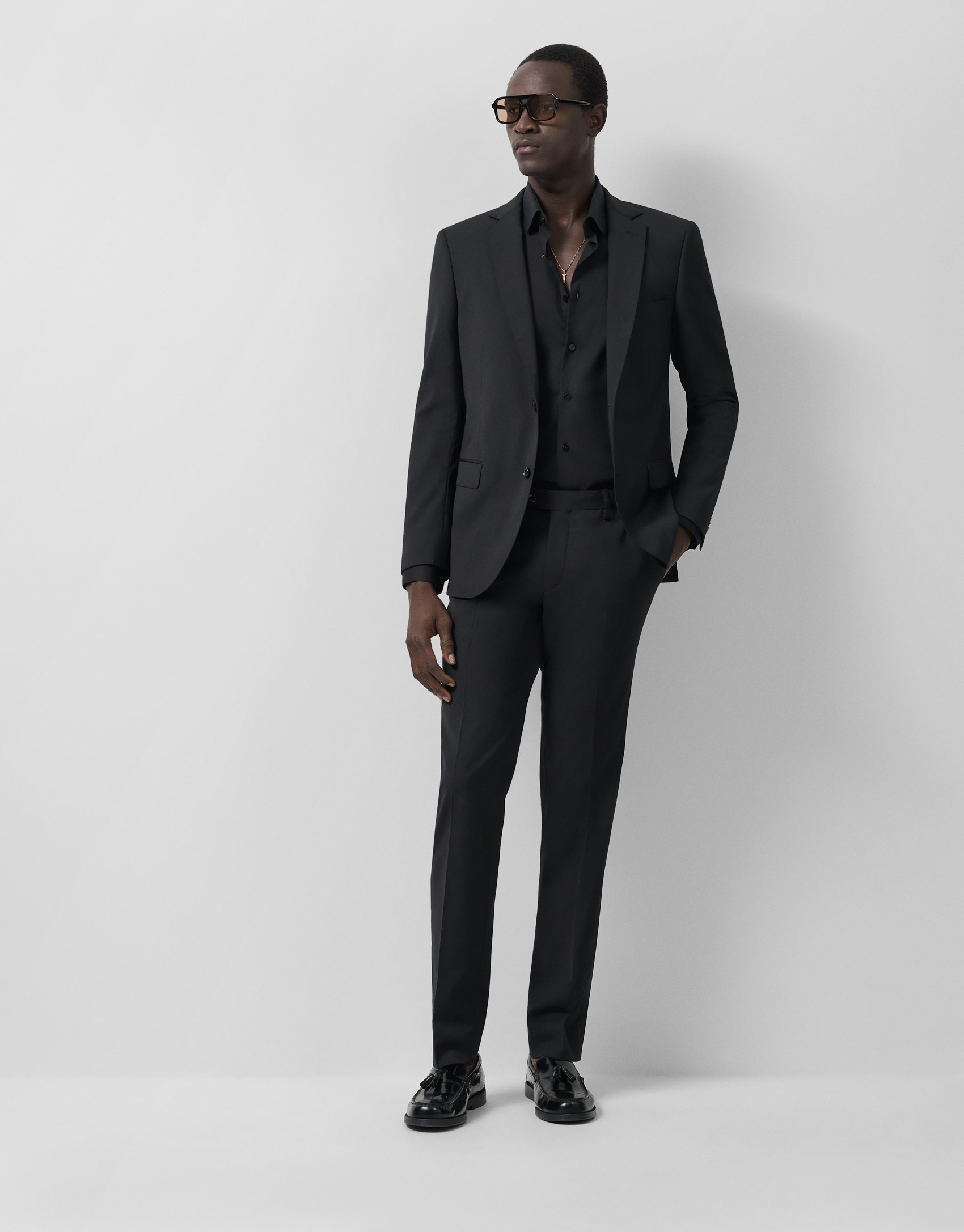 Slim fit half canvas suit in plain black - Man | Roberto Verino