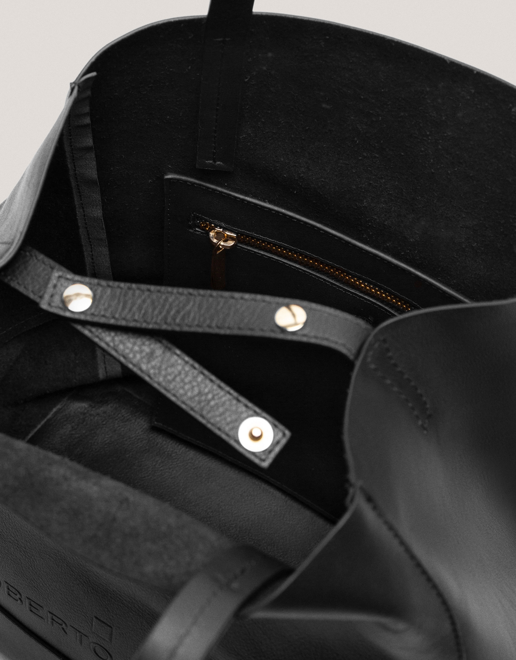 Megan Midi black leather shopper bag - Woman | Roberto Verino