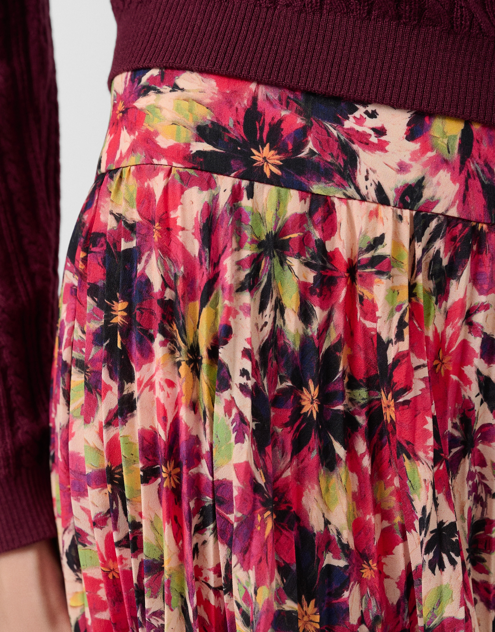 Pleated crepe georgette midi skirt with ... | Roberto Verino