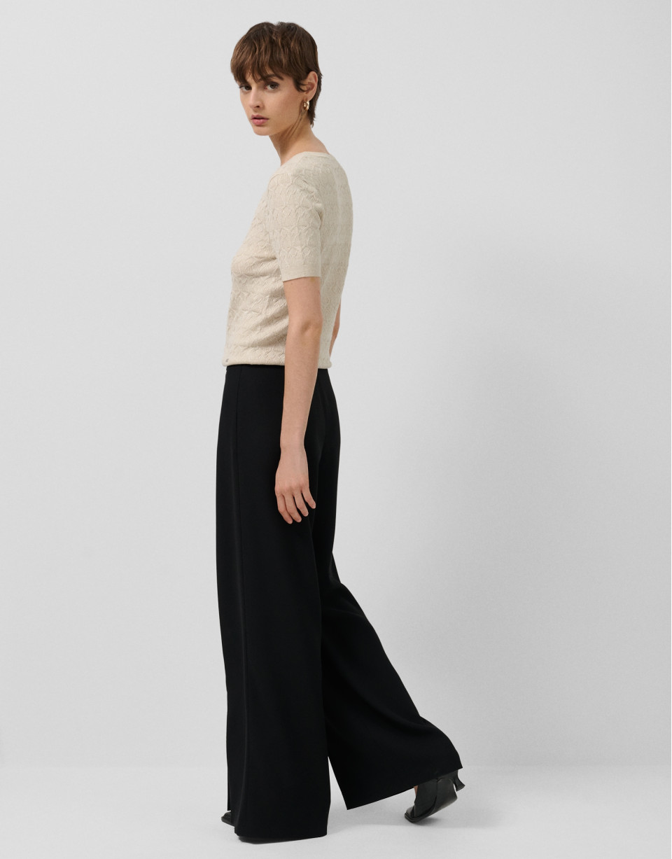 Wide-legged black crepe trousers with slit | Roberto Verino