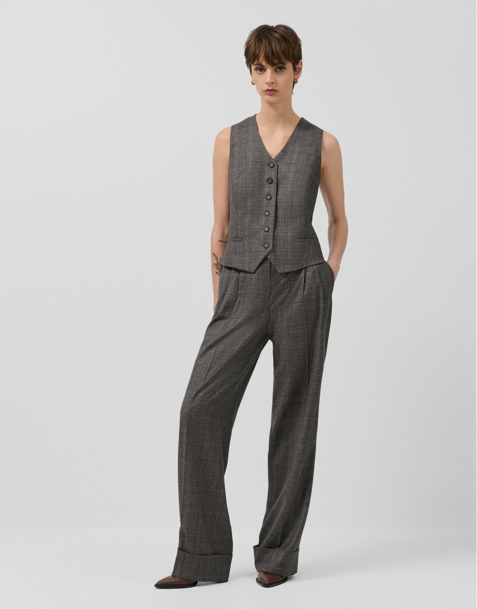 Men's cut pleated trousers with a brown Welsh... | Roberto Verino