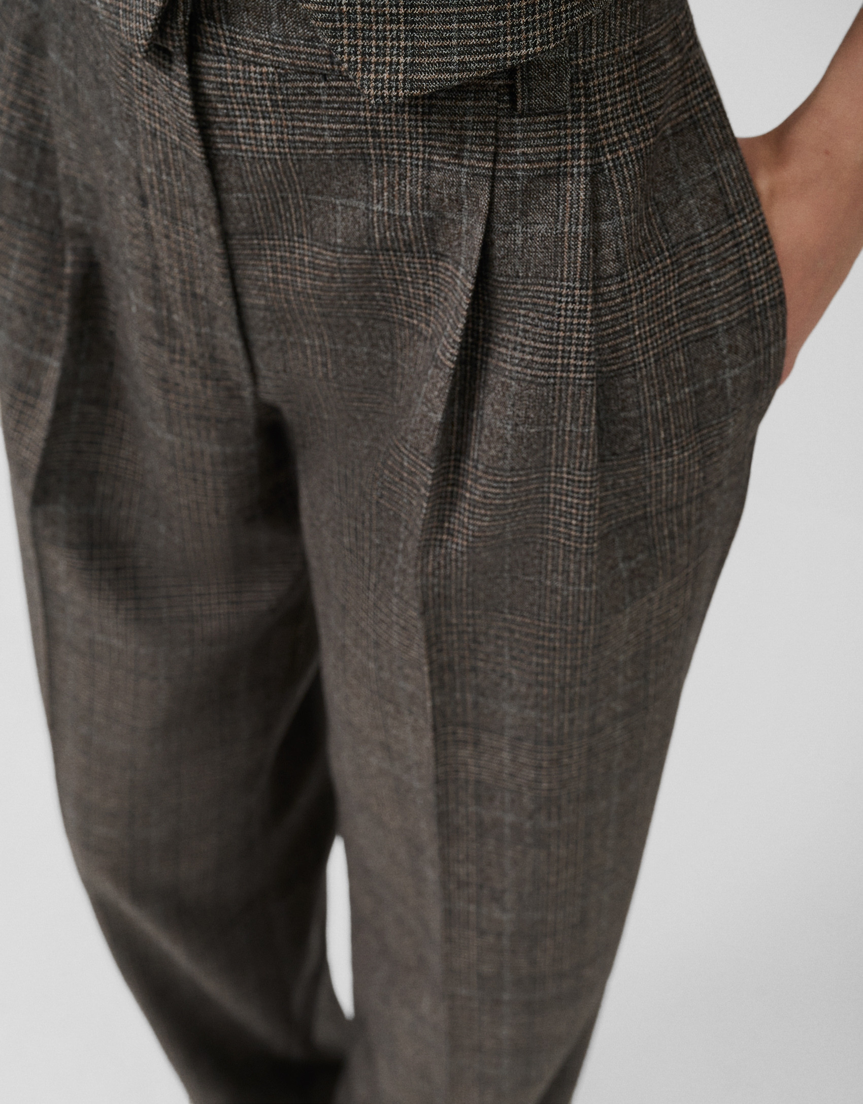 Men's cut pleated trousers with a brown Welsh... | Roberto Verino