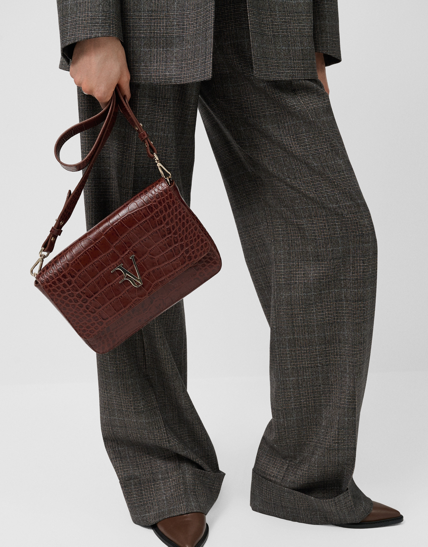 Men's cut pleated trousers with a brown Welsh... | Roberto Verino