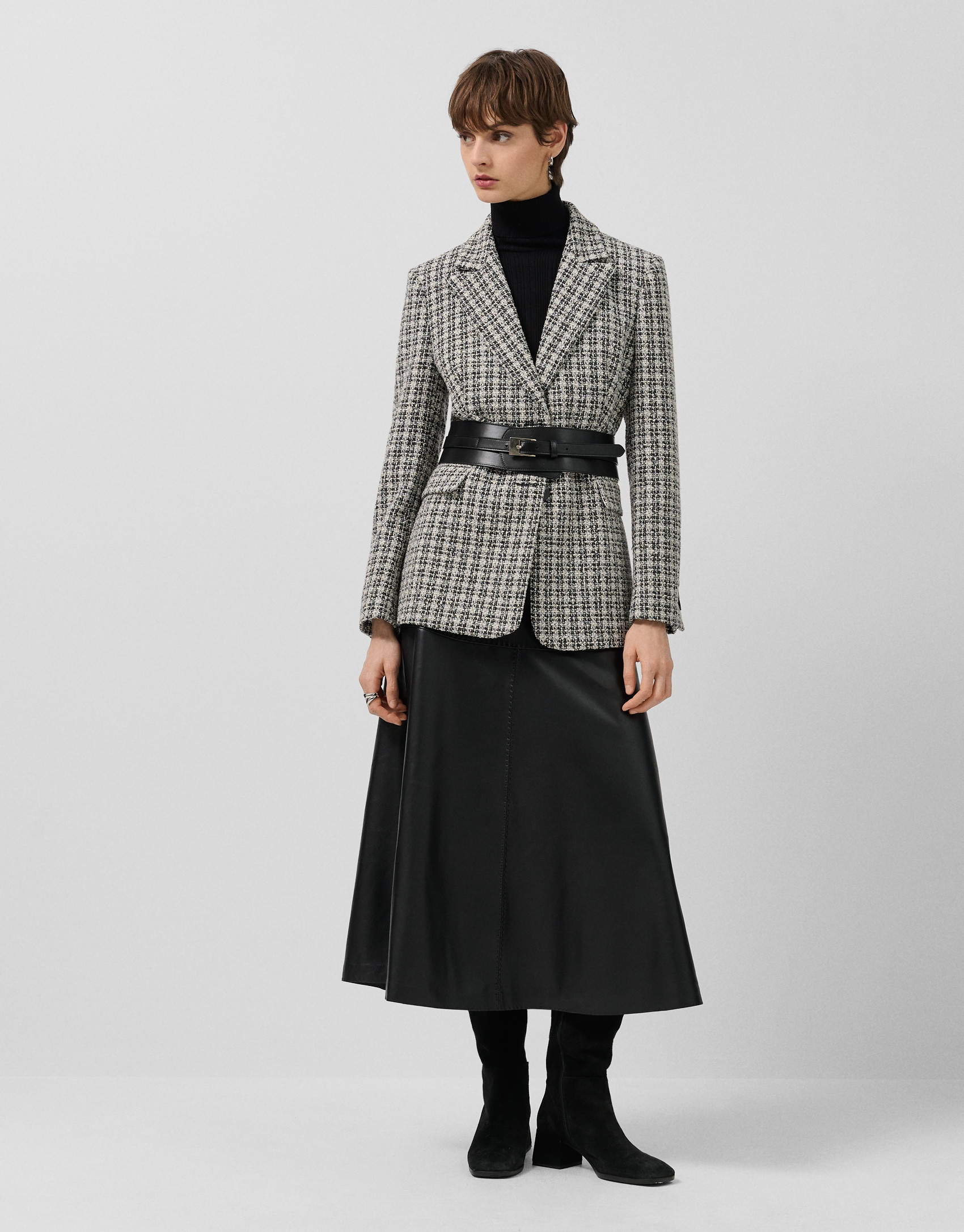 Chaqueta corta tweed blanco y negro hilos ... | Roberto Verino