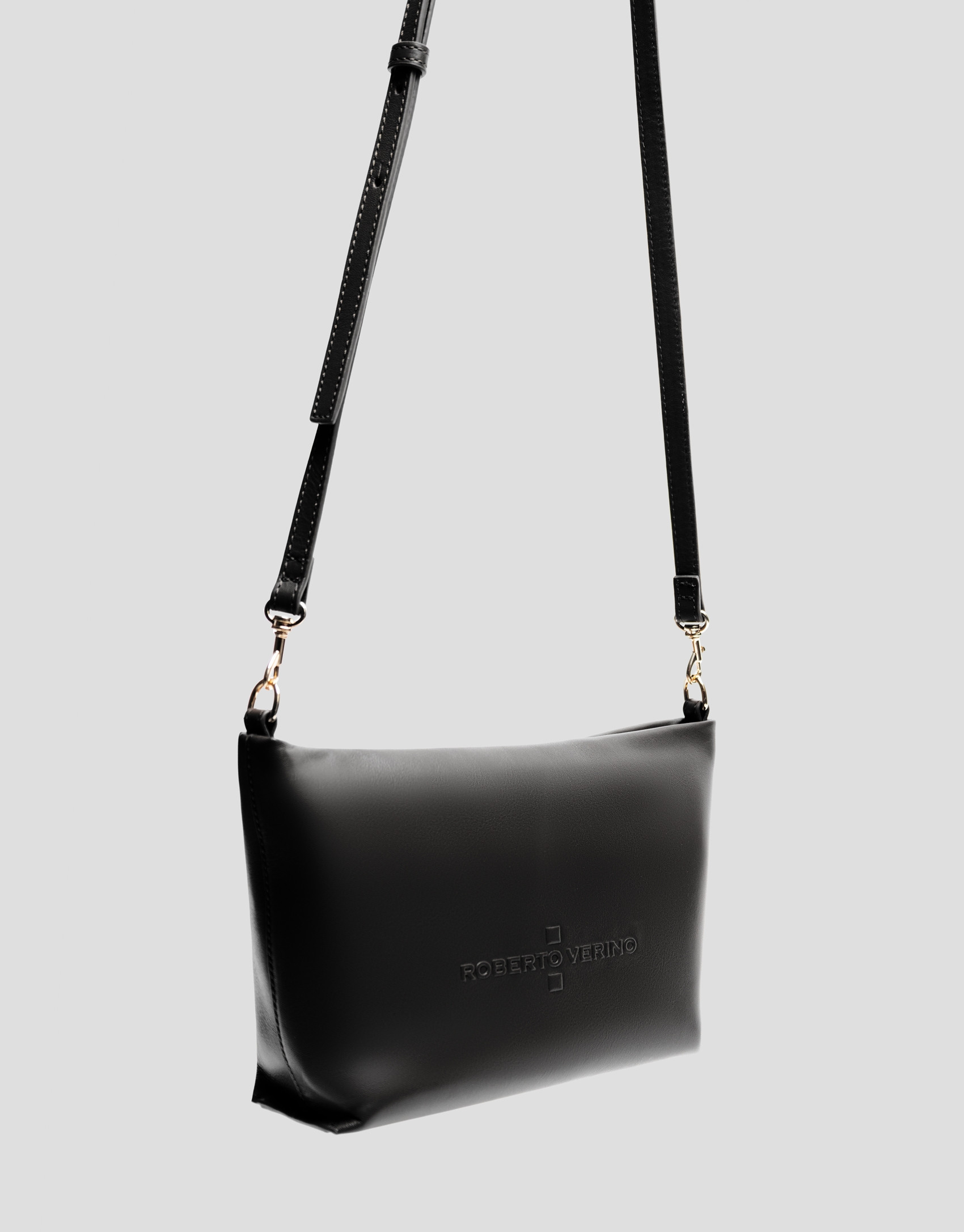 Megan Messenger black leather shoulder bag | Roberto Verino