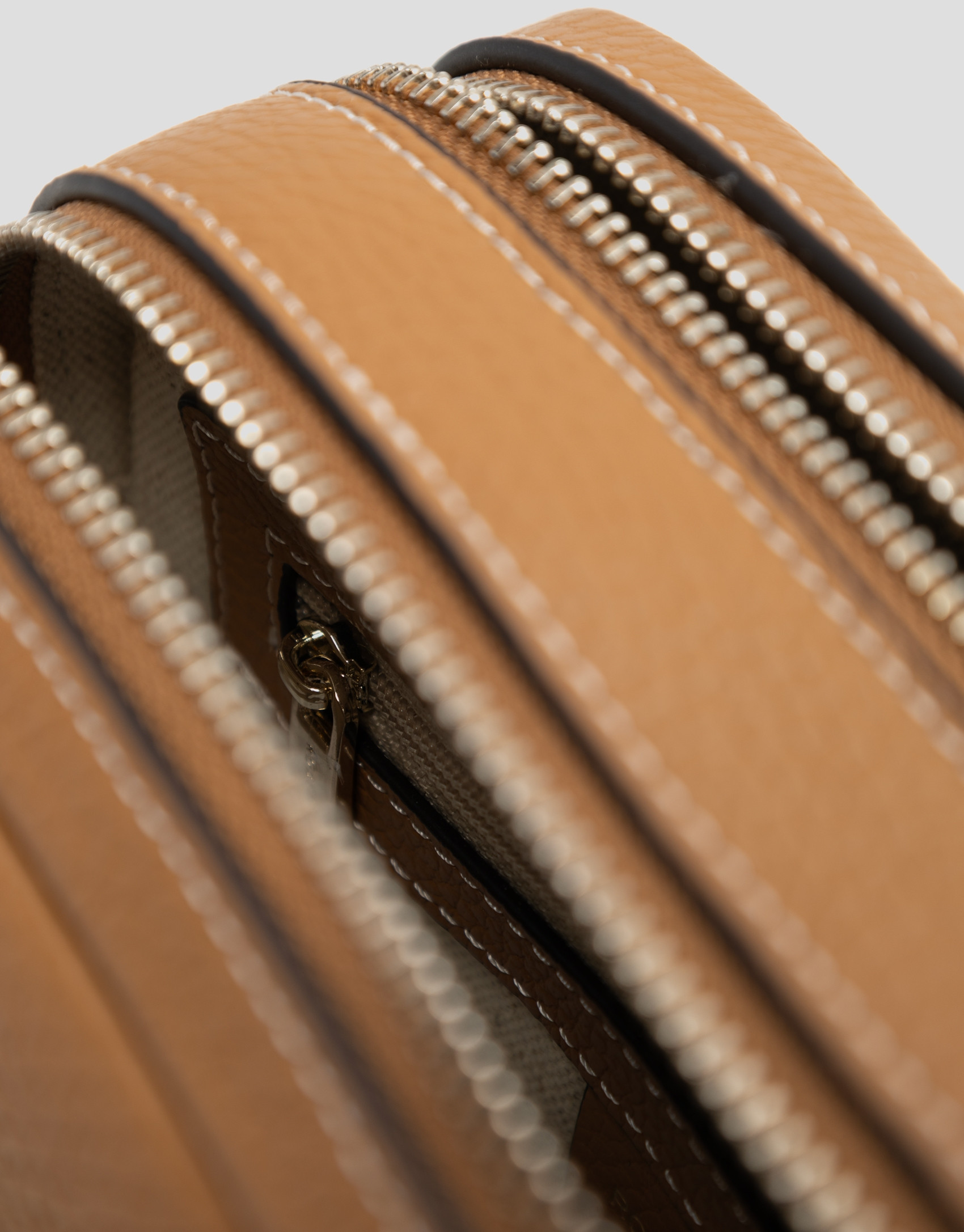 Thais camel leather shoulder bag - Gifts | Roberto Verino