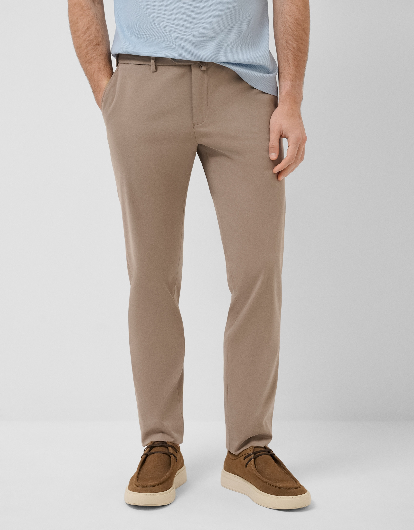 Pantalón chino tintado visón - Regalos - OI2025 | Roberto Verino