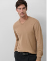 Jersey cuello pico color camel - Hombre | Roberto Verino
