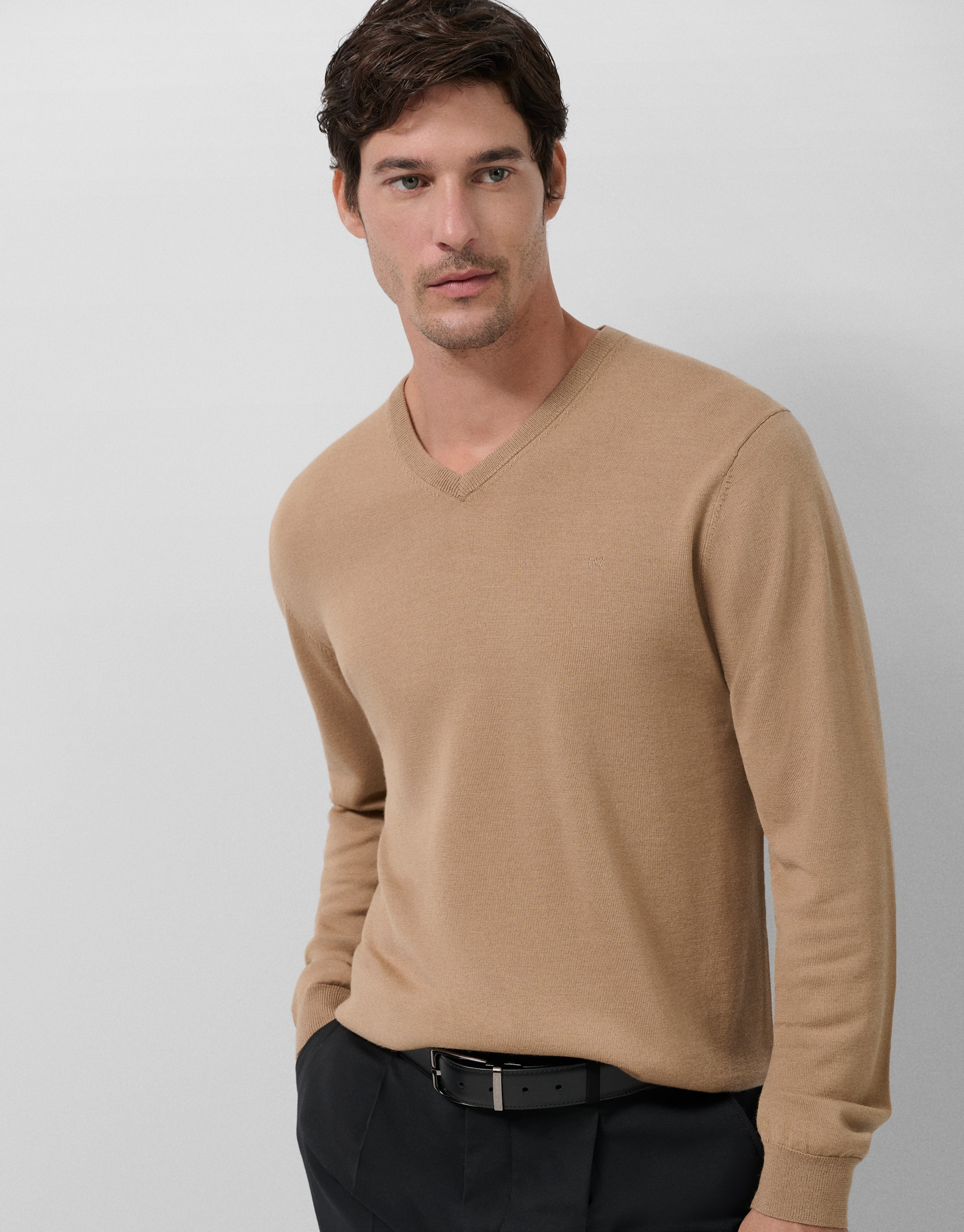 Jersey cuello pico color camel - Hombre | Roberto Verino