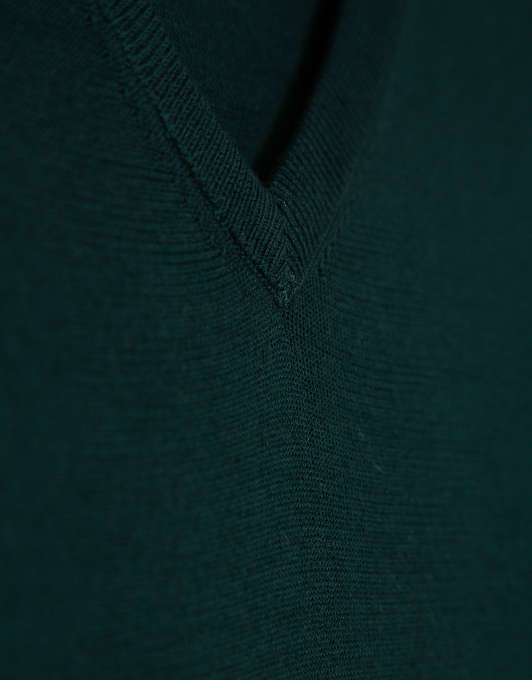 Jersey cuello pico color verde oscuro - Hombre | Roberto Verino