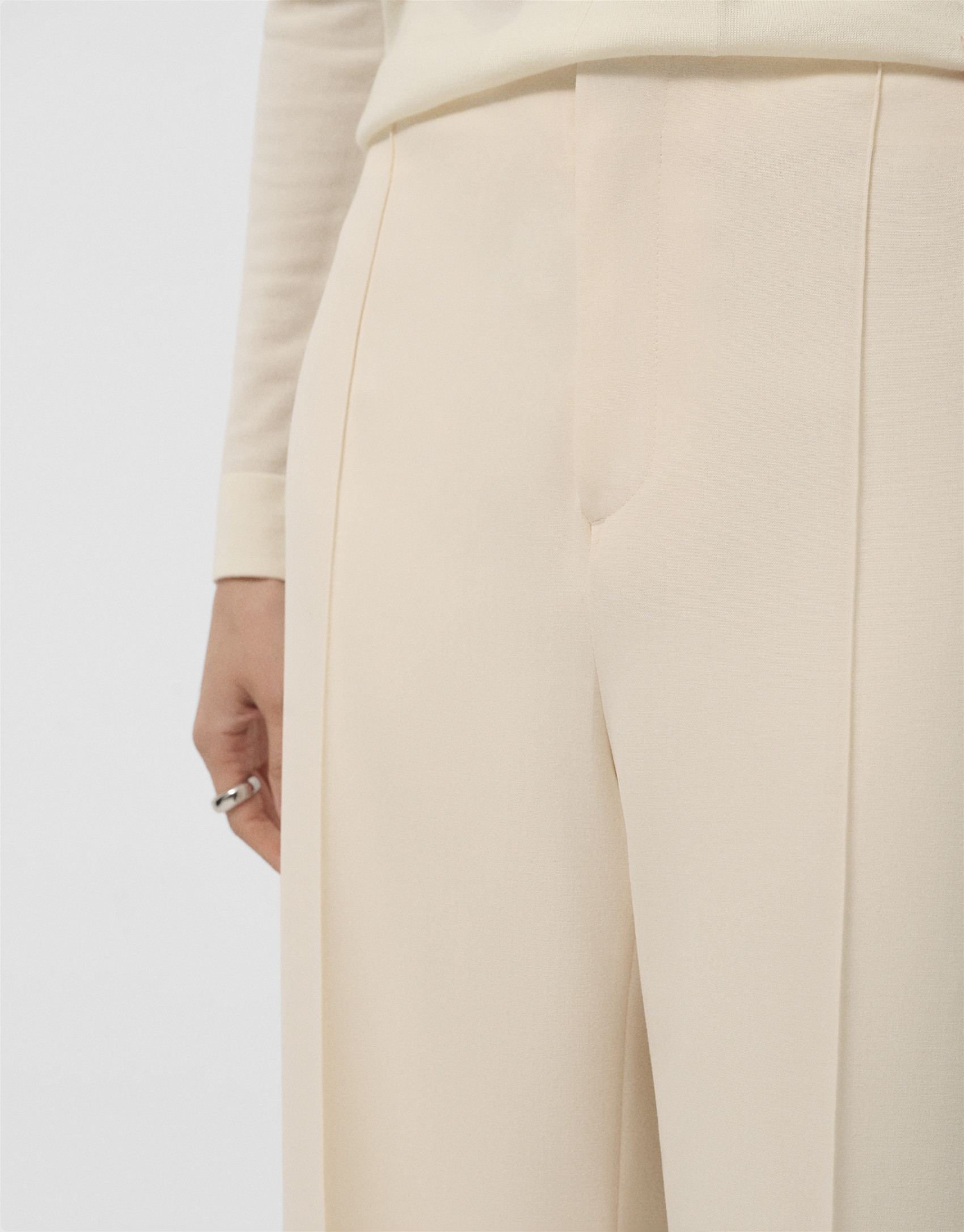 High-waisted straight-leg ecru crepe trousers | Roberto Verino