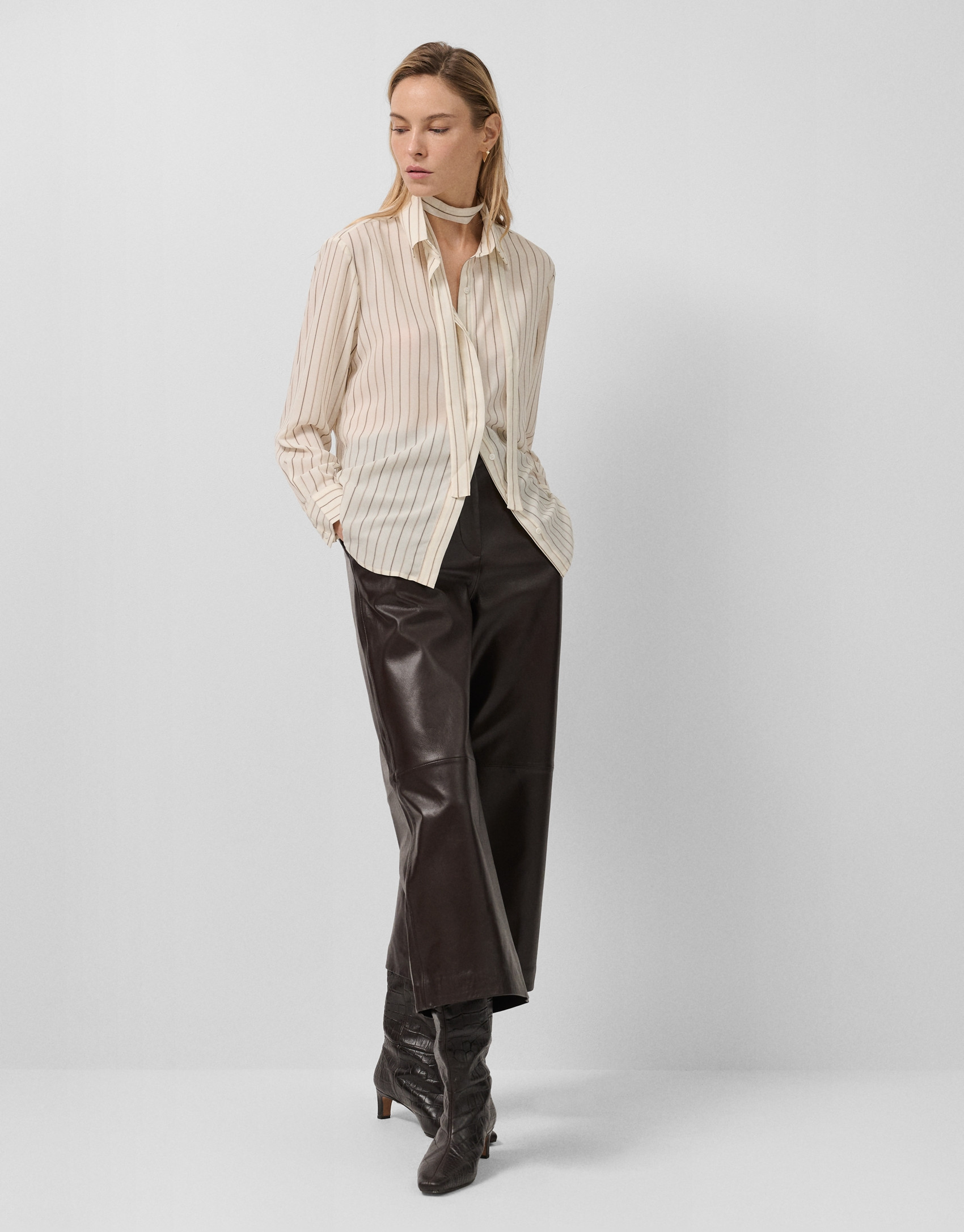 Beige striped shirt with bow at the neck | Roberto Verino