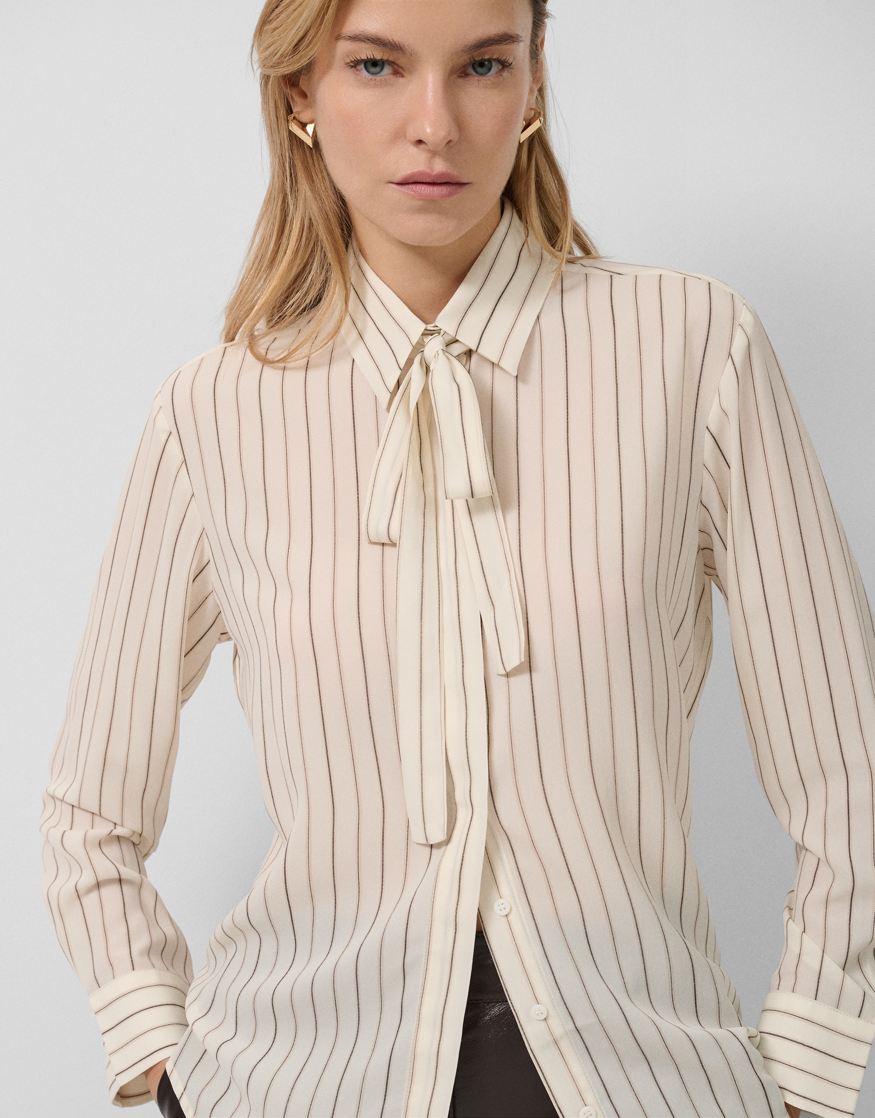 Camisa listas beige con lazada en cuello | Roberto Verino