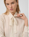 Camisa listas beige con lazada en cuello | Roberto Verino