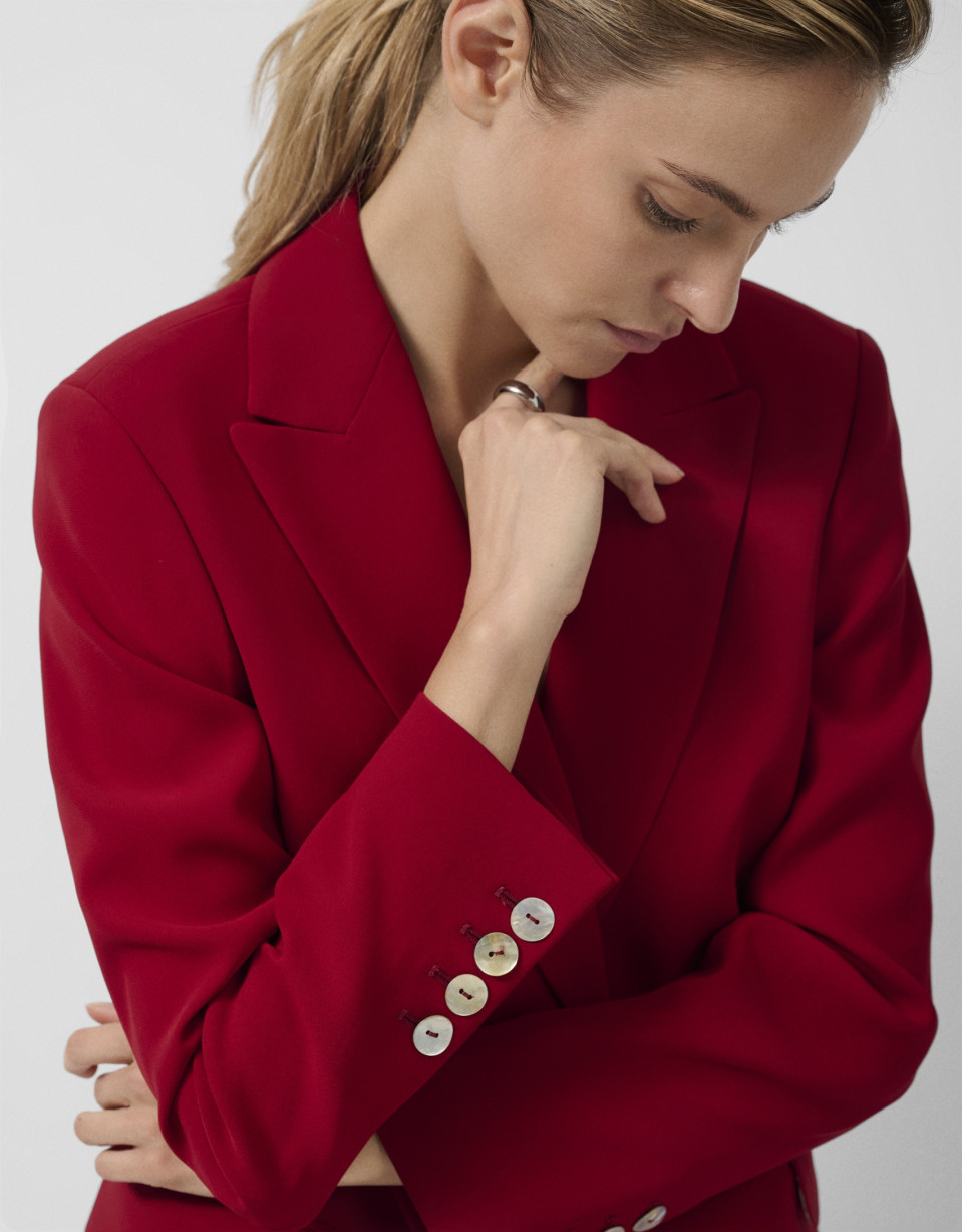 Red crepe one-button blazer - PREVIEW AW25 | Roberto Verino